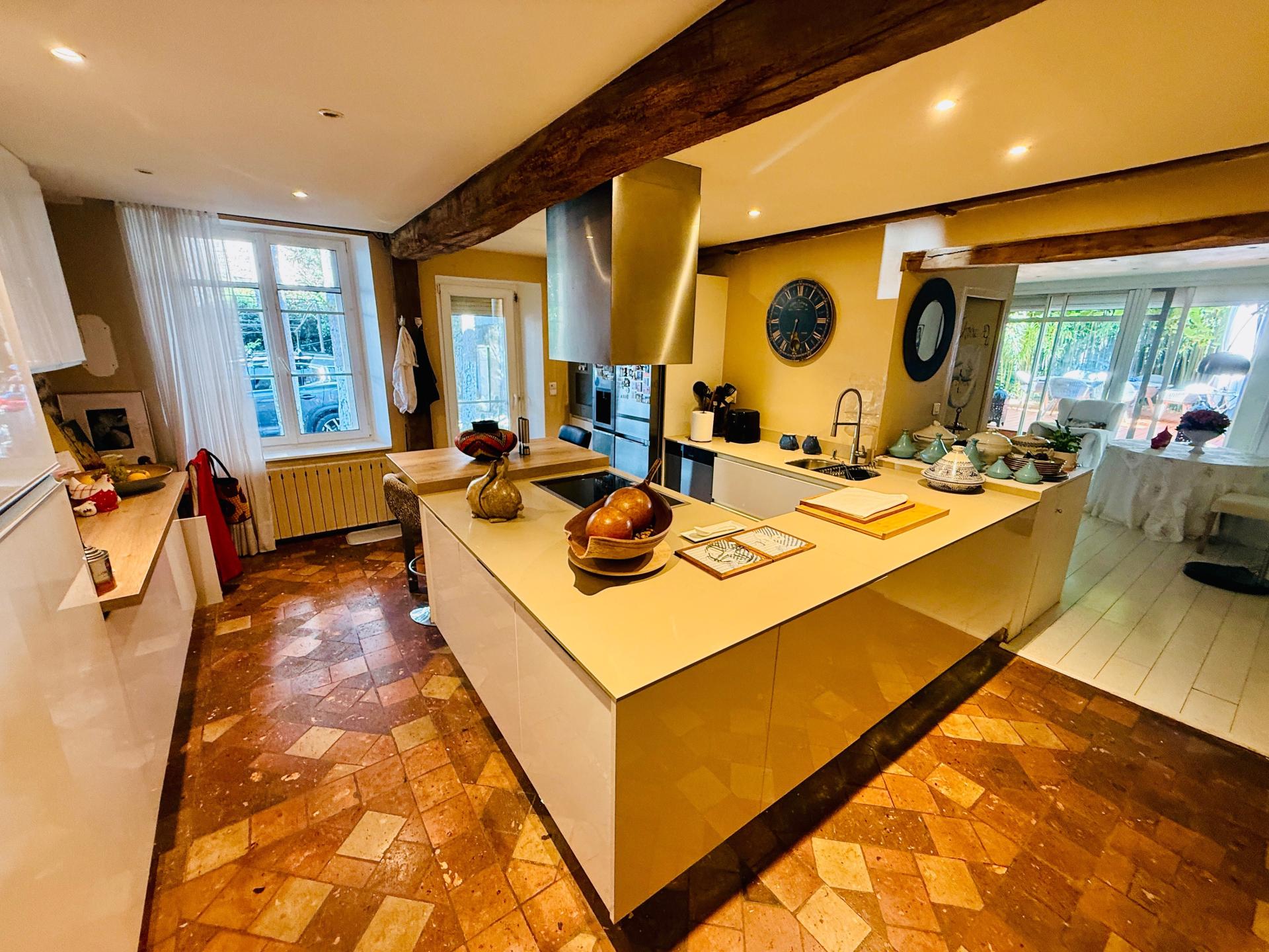 Photo 5 of the listing.