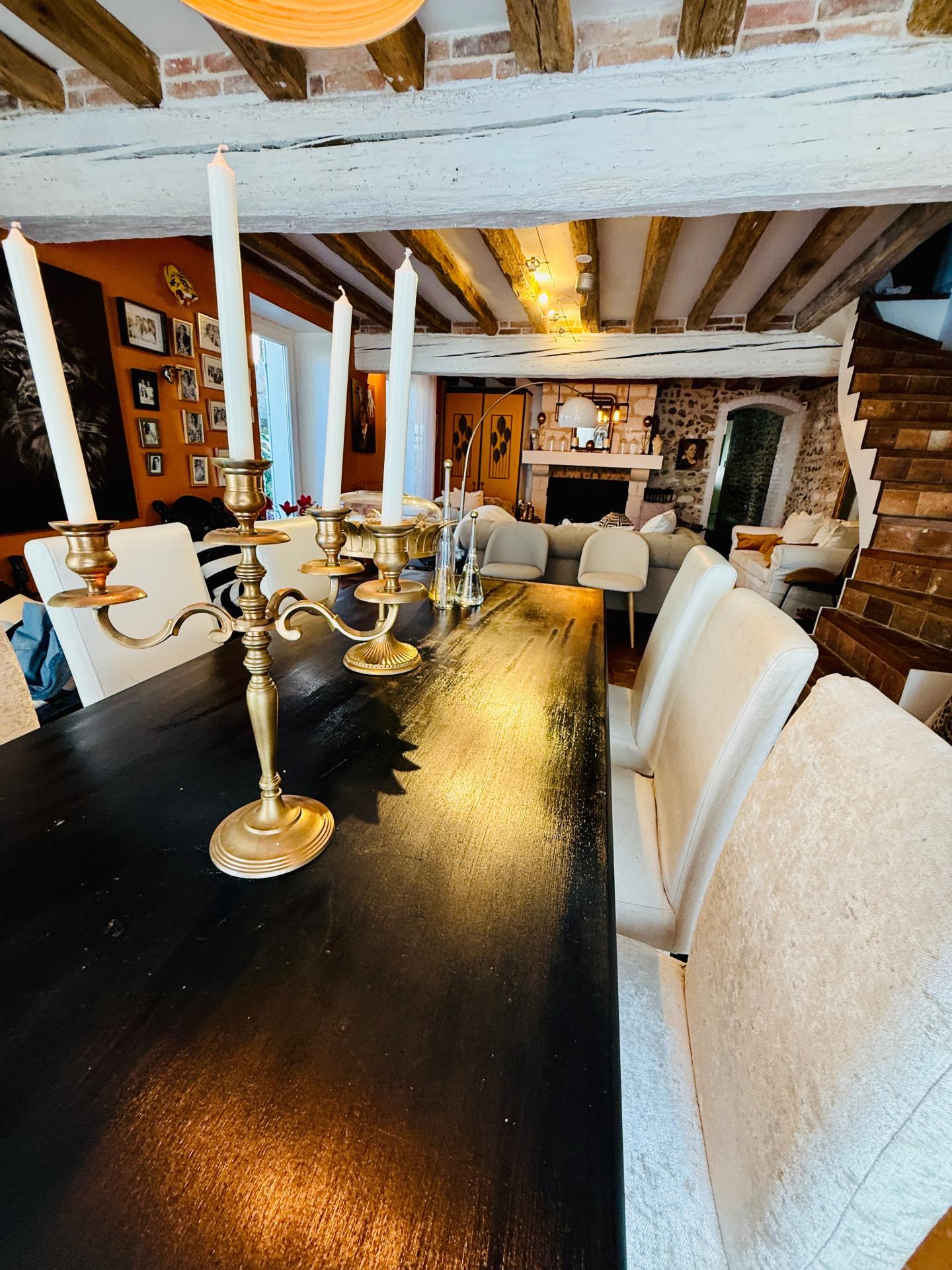 Photo 2 of the listing.