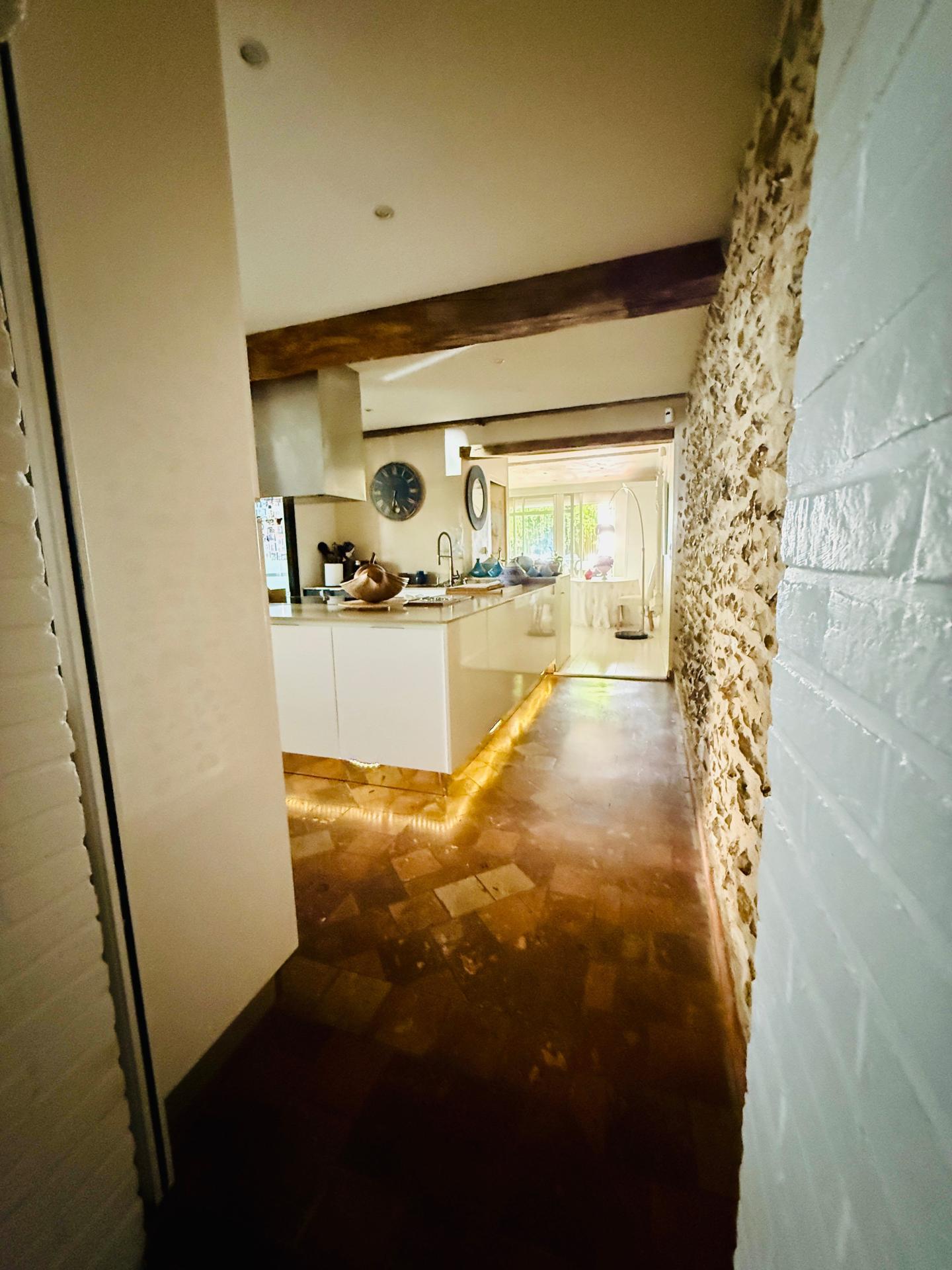 Photo 7 of the listing.