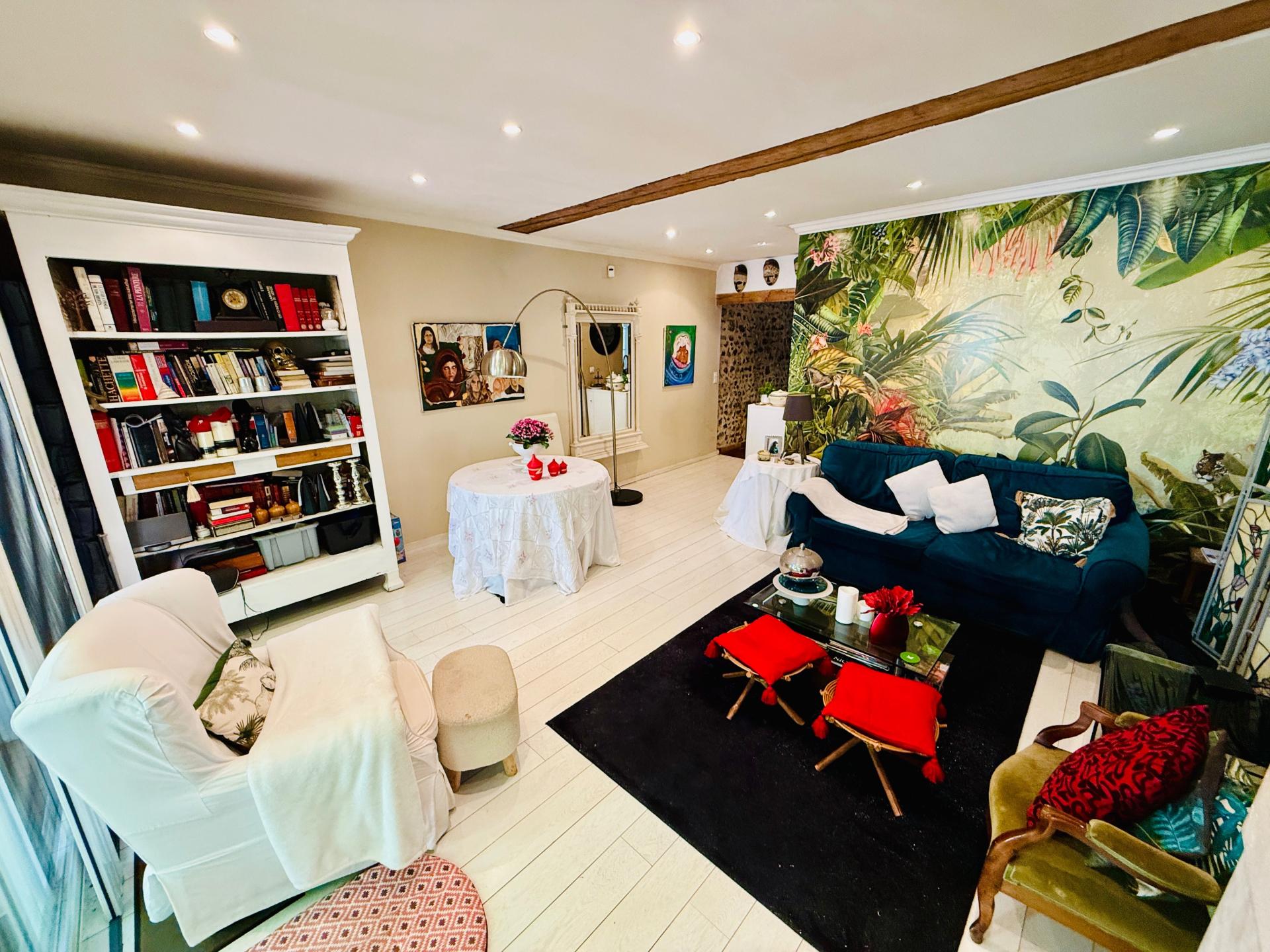 Photo 10 of the listing.