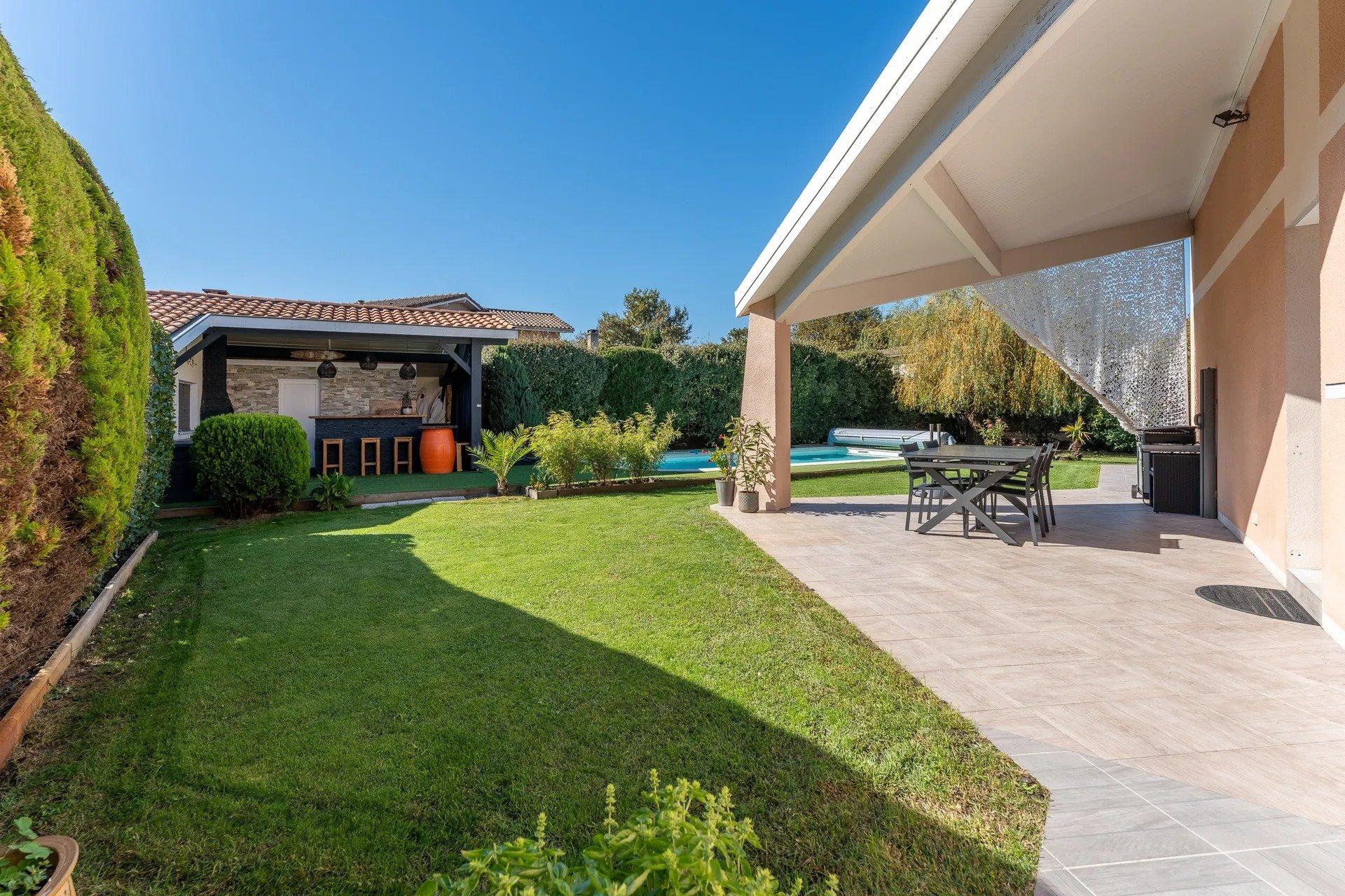 Photo 12 of the listing.