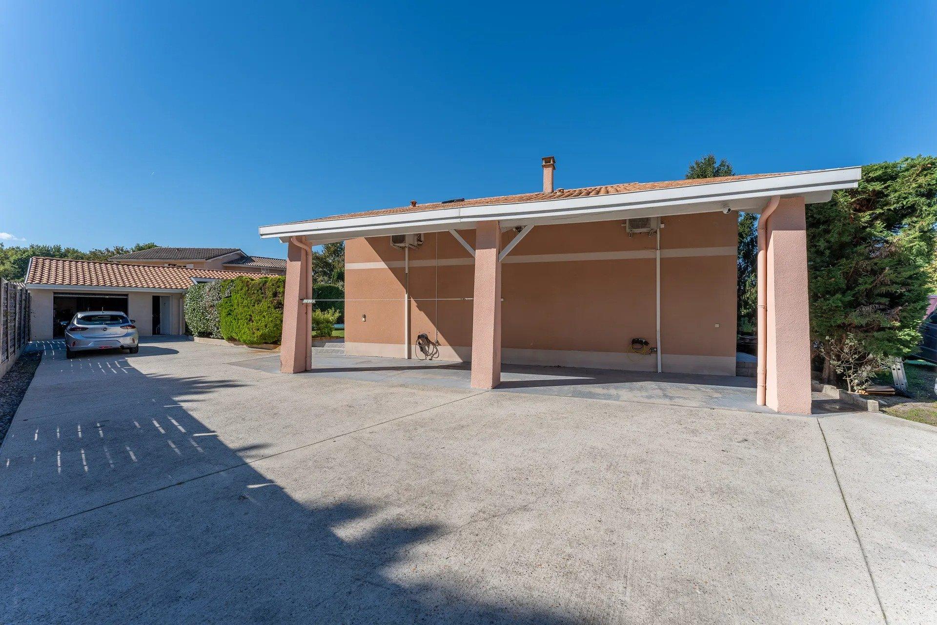 Photo 10 of the listing.