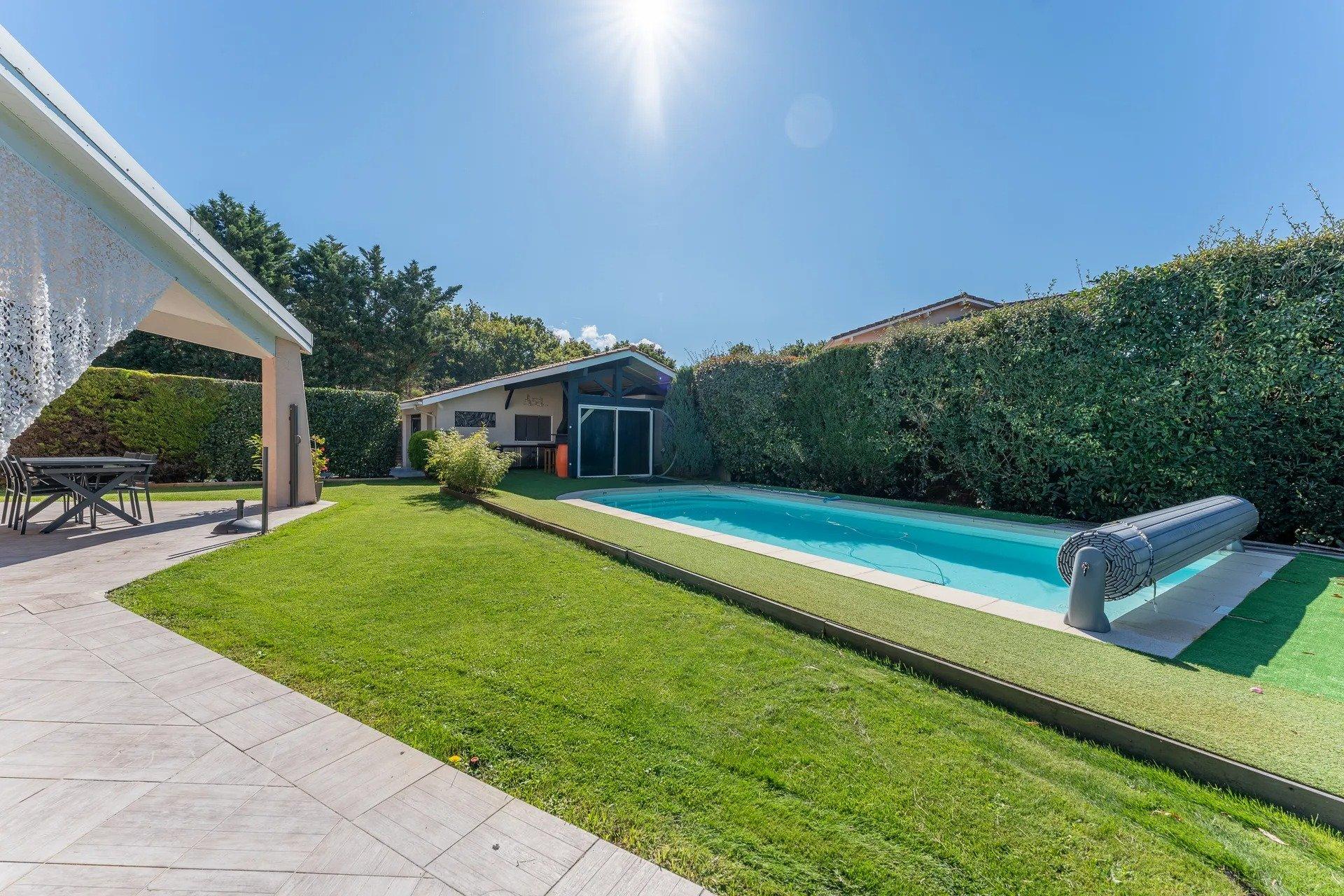 Photo 9 of the listing.