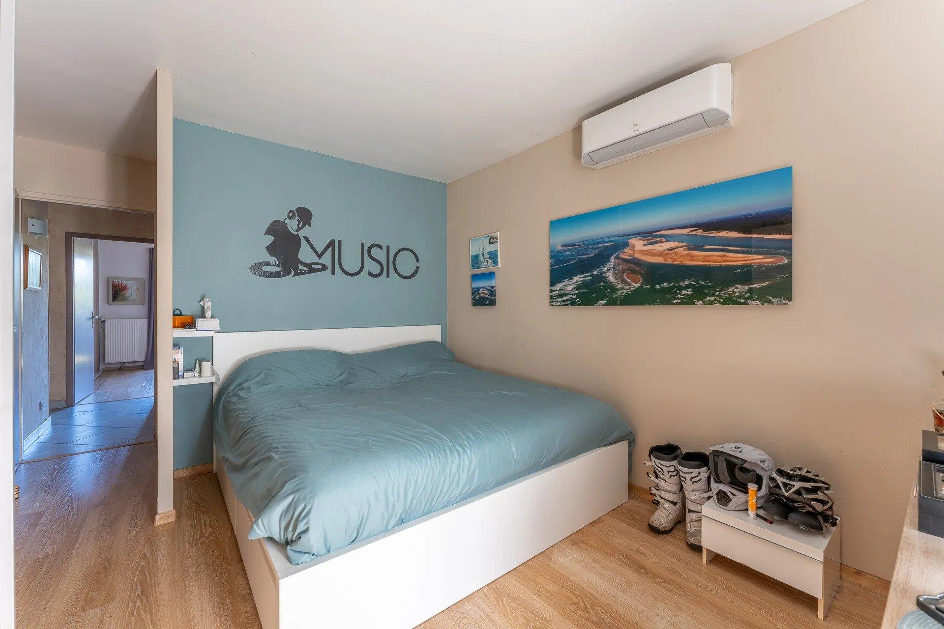 Photo 3 of the listing.