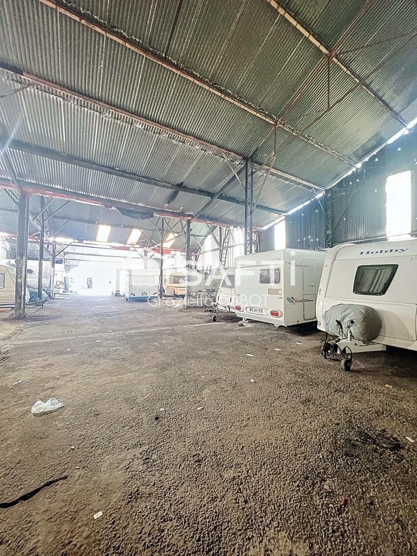 MAISON INDIVIDUELLE AVEC HANGAR