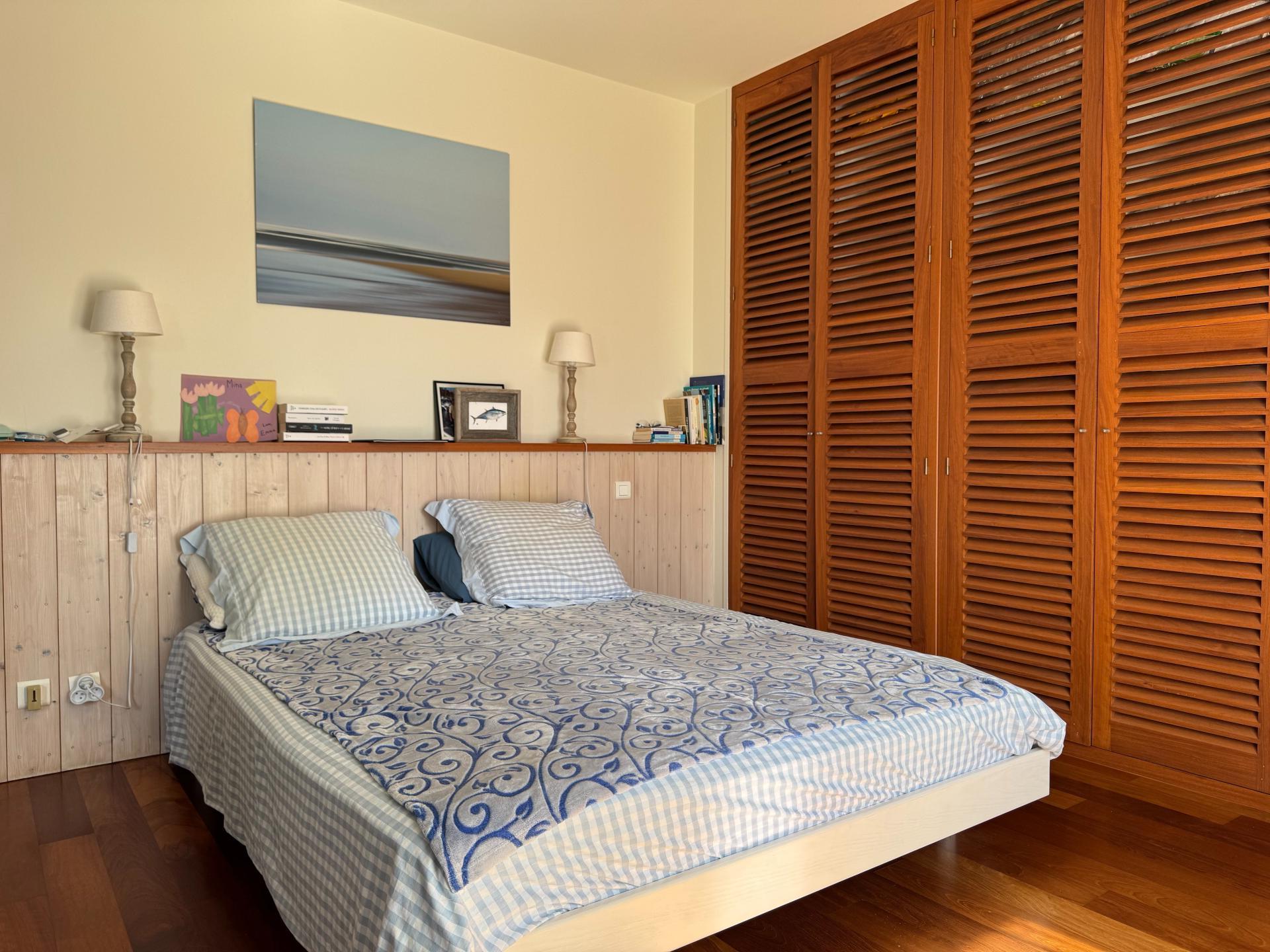 Photo 5 of the listing.