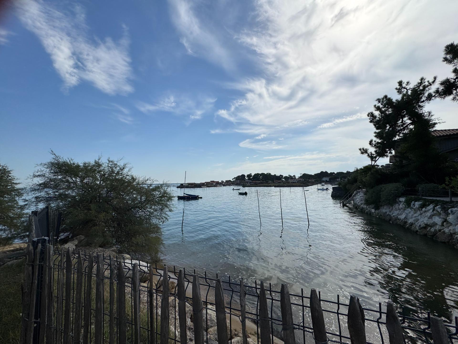 Photo 11 of the listing.