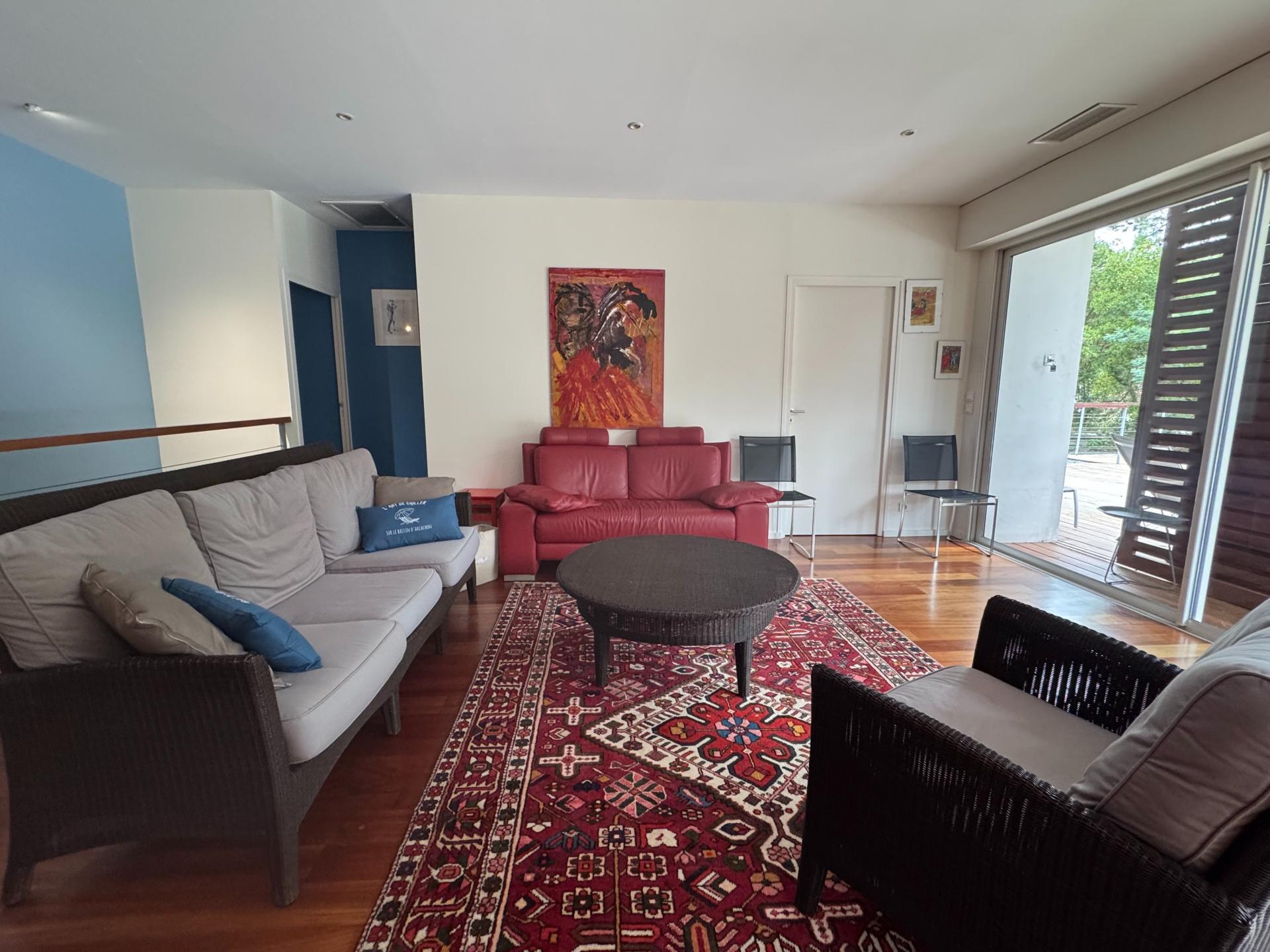 Photo 7 of the listing.