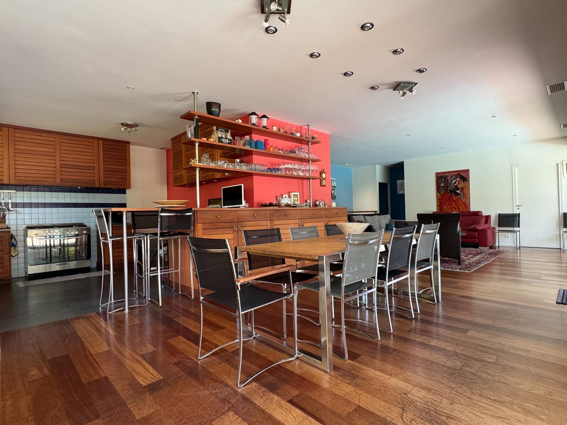 Photo 3 of the listing.