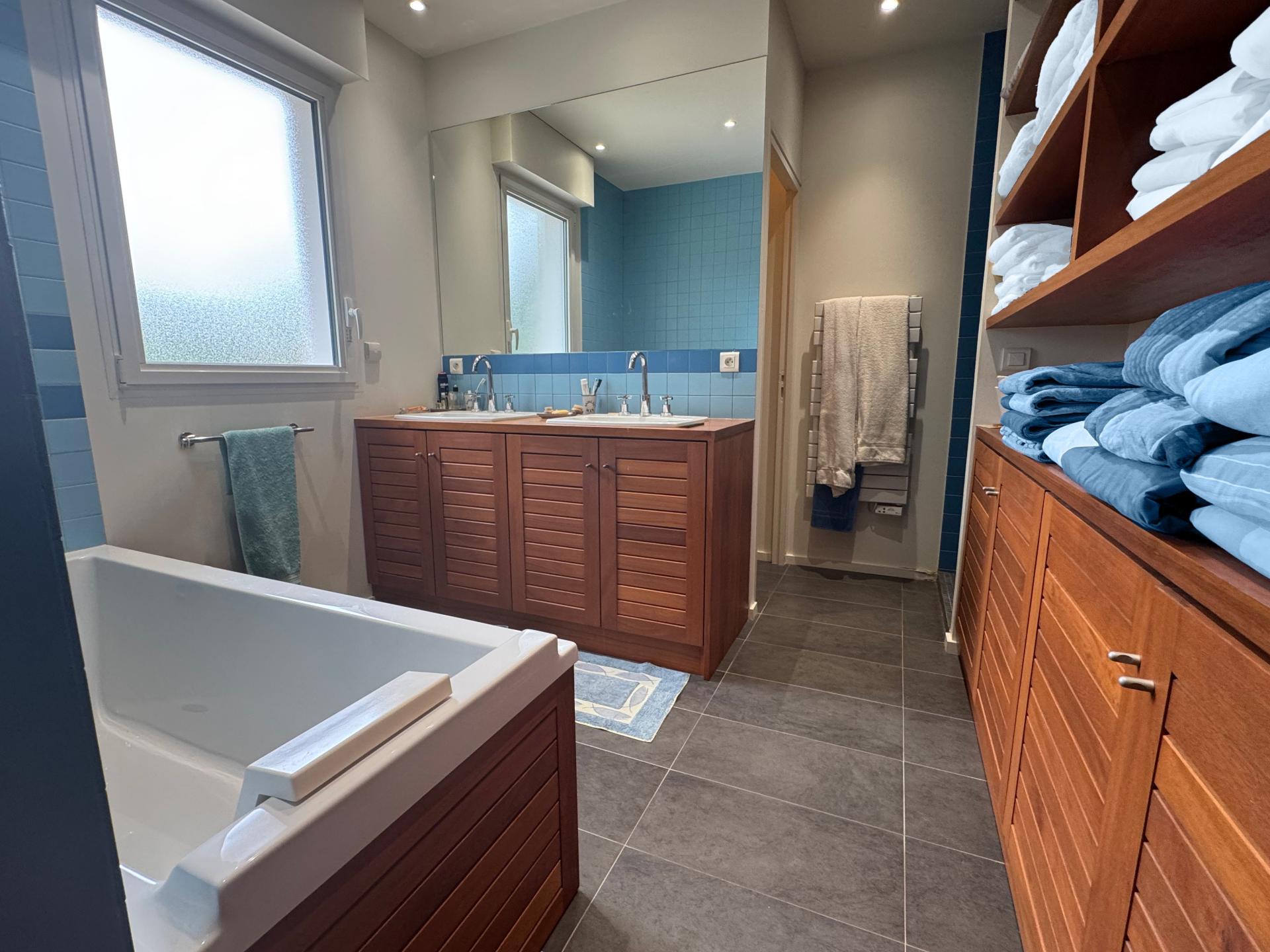 Photo 10 of the listing.