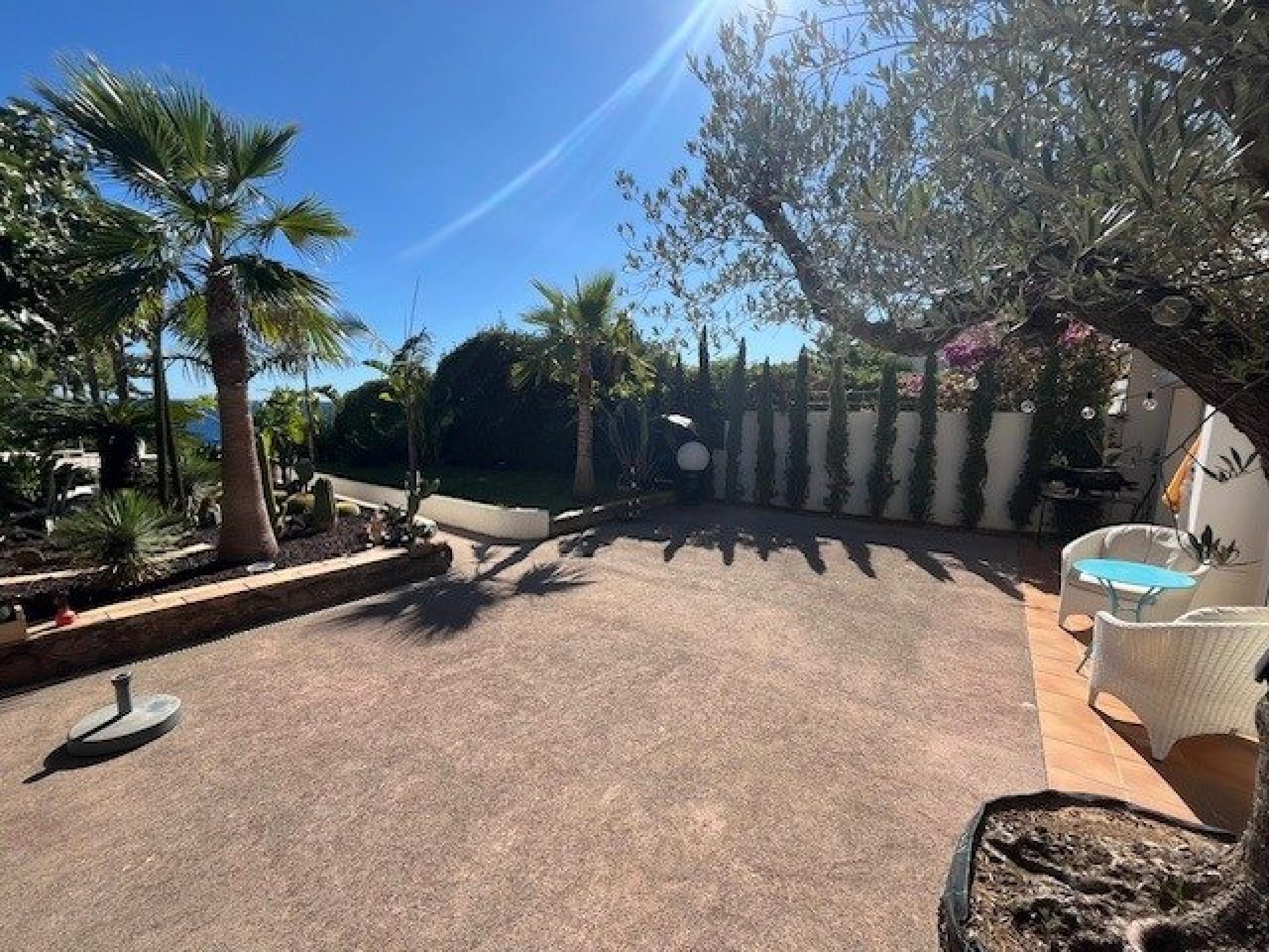 Photo 10 of the listing.