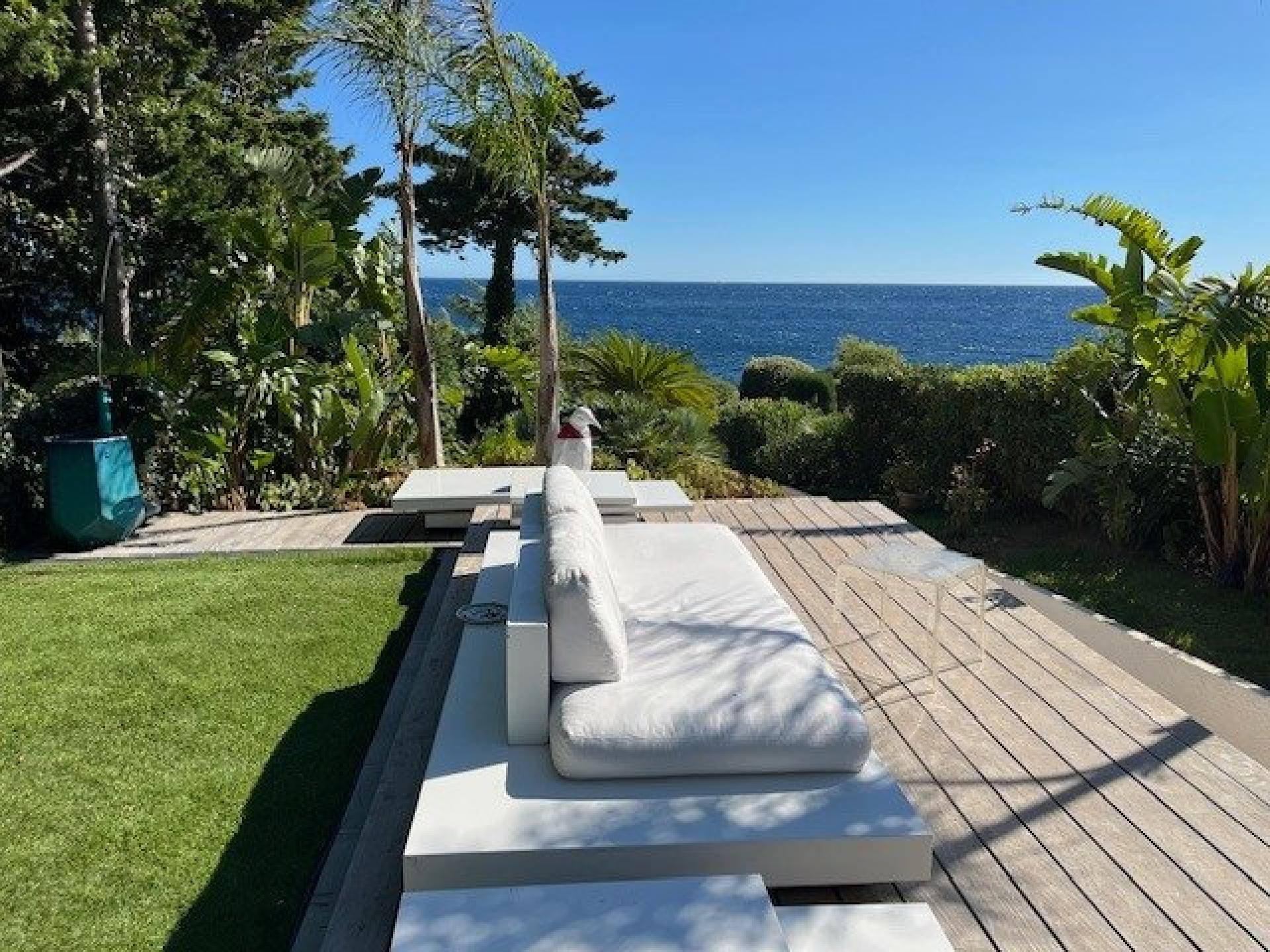 Photo 2 of the listing.