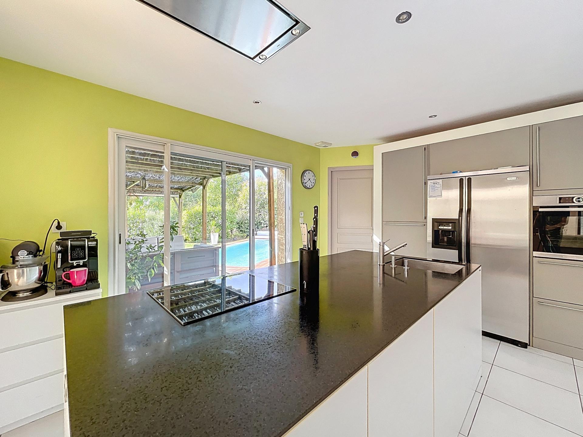 Photo 3 of the listing.