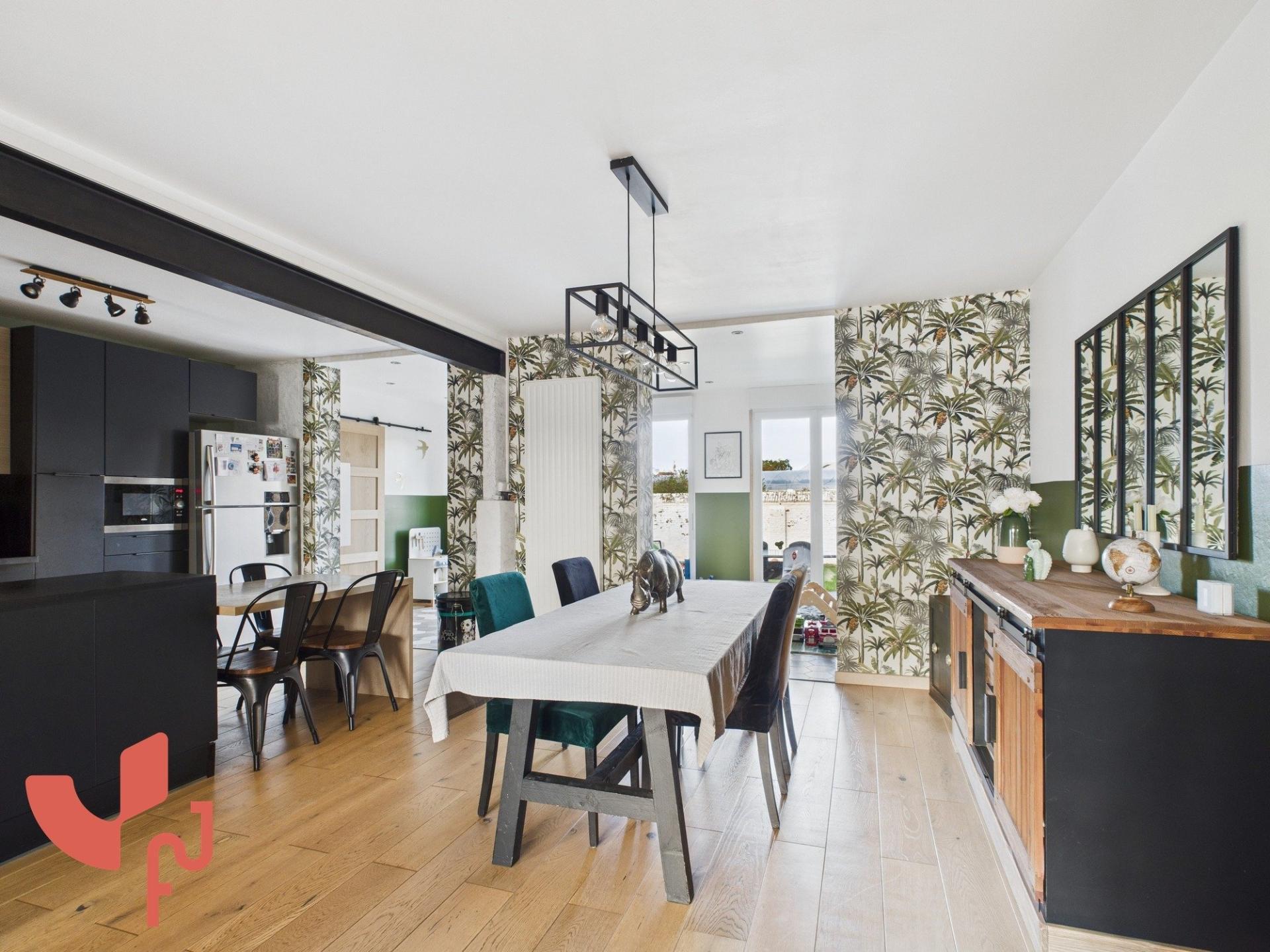 Maison semi-individuelle par le garage, 4 pièces, 2 parkings