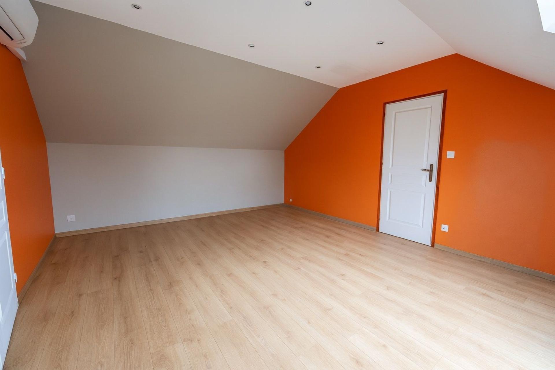 Photo 14 of the listing.