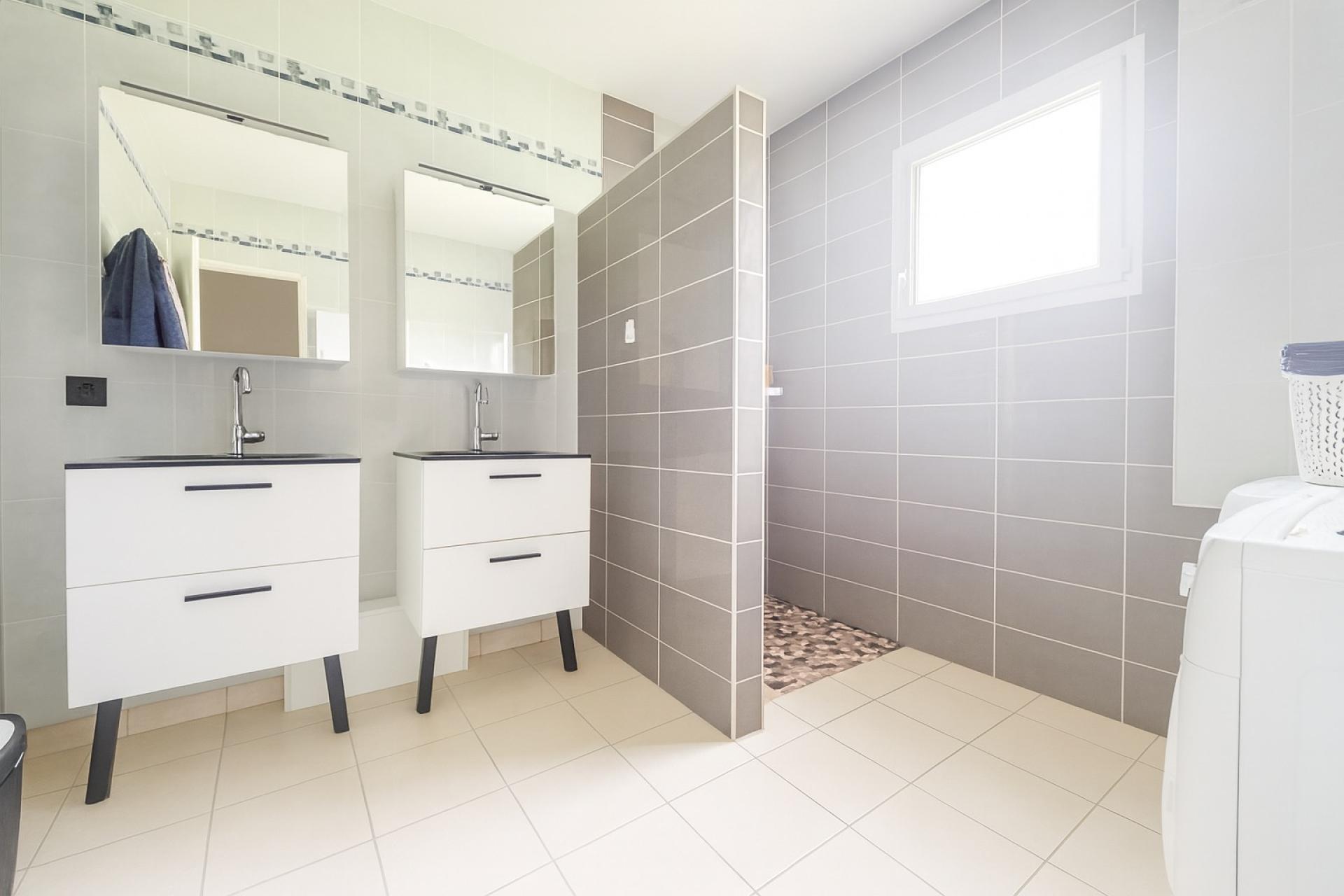 Photo 15 of the listing.