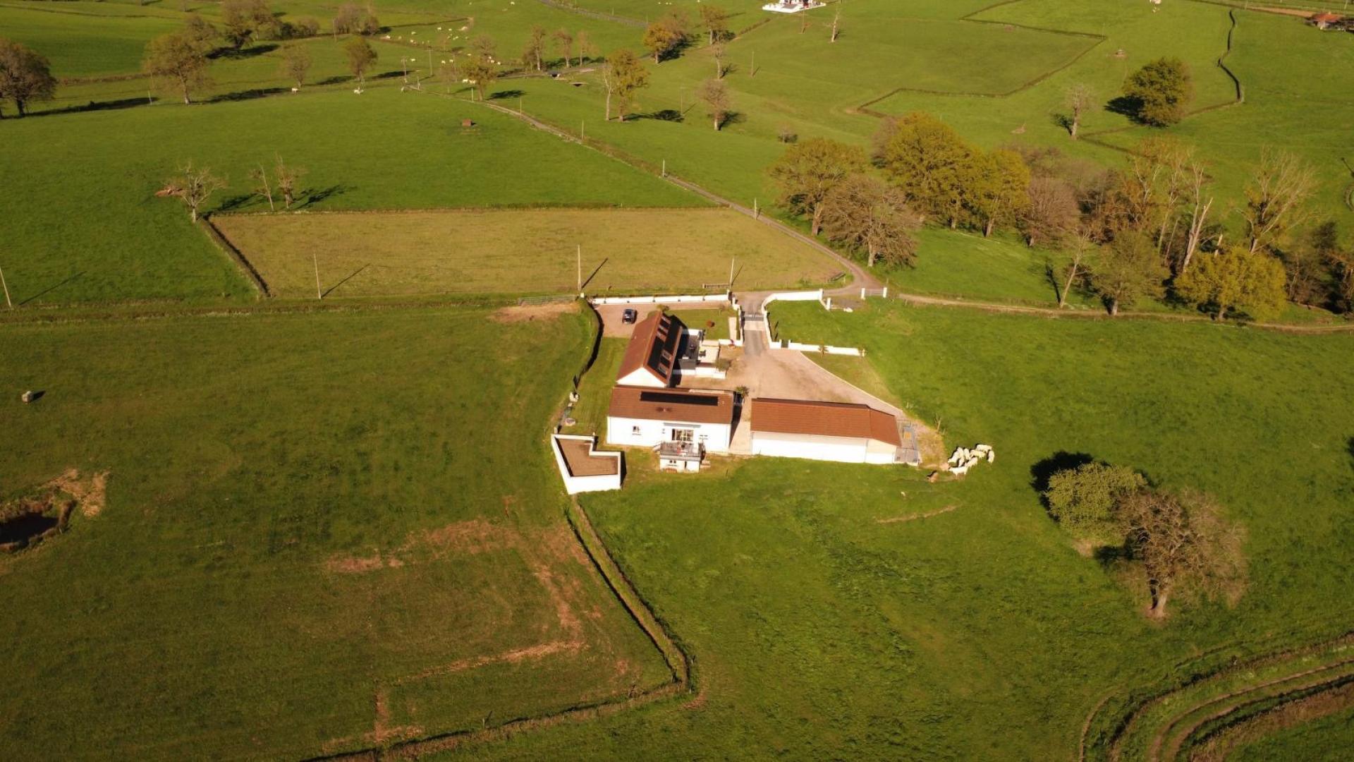 Photo 2 of the listing.