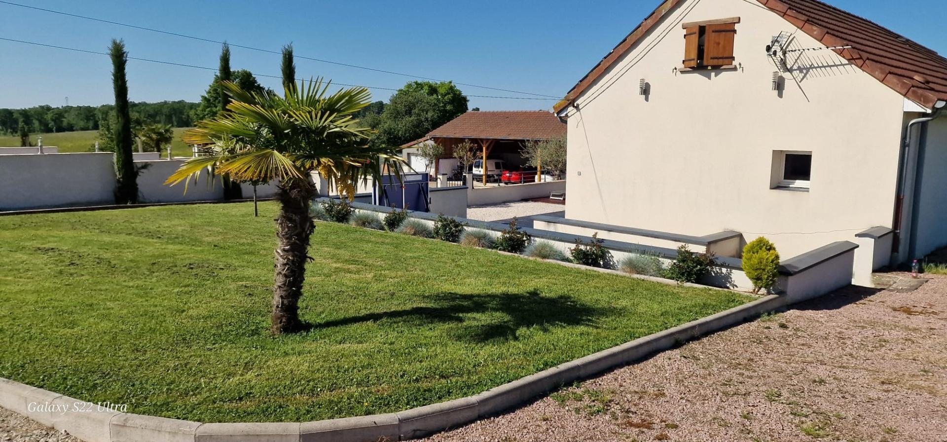 Photo 4 of the listing.