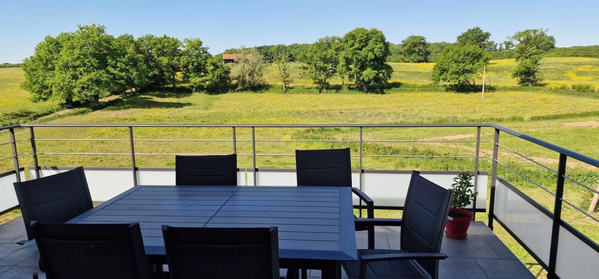 Photo 7 of the listing.