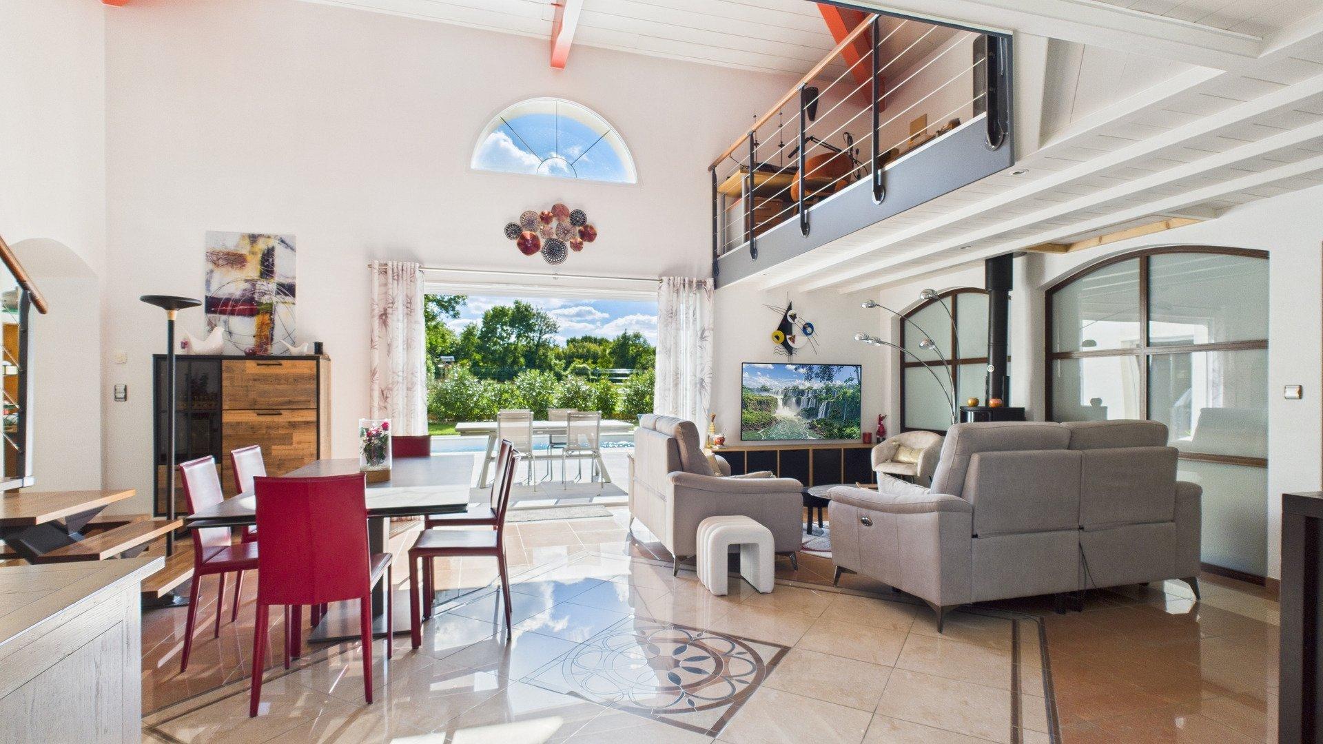 Photo 3 of the listing.