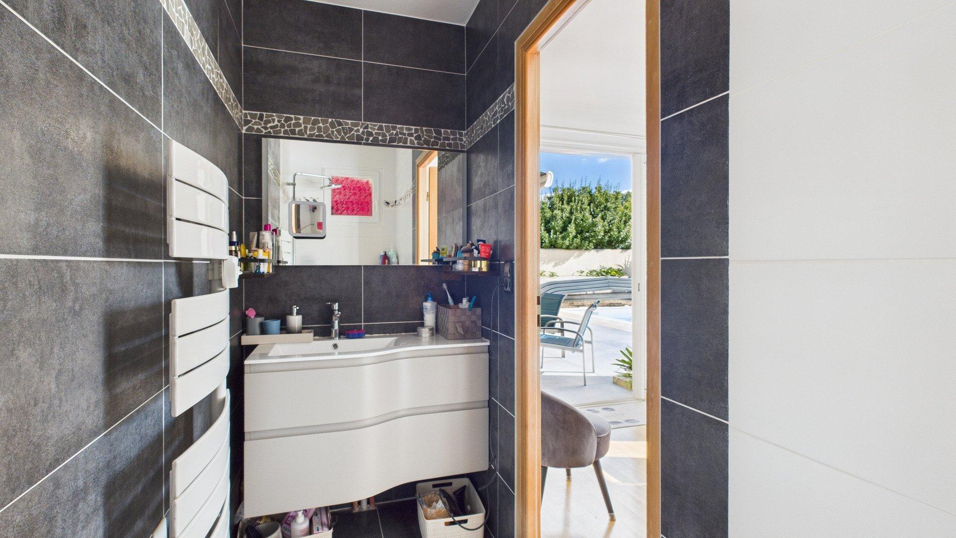 Photo 9 of the listing.