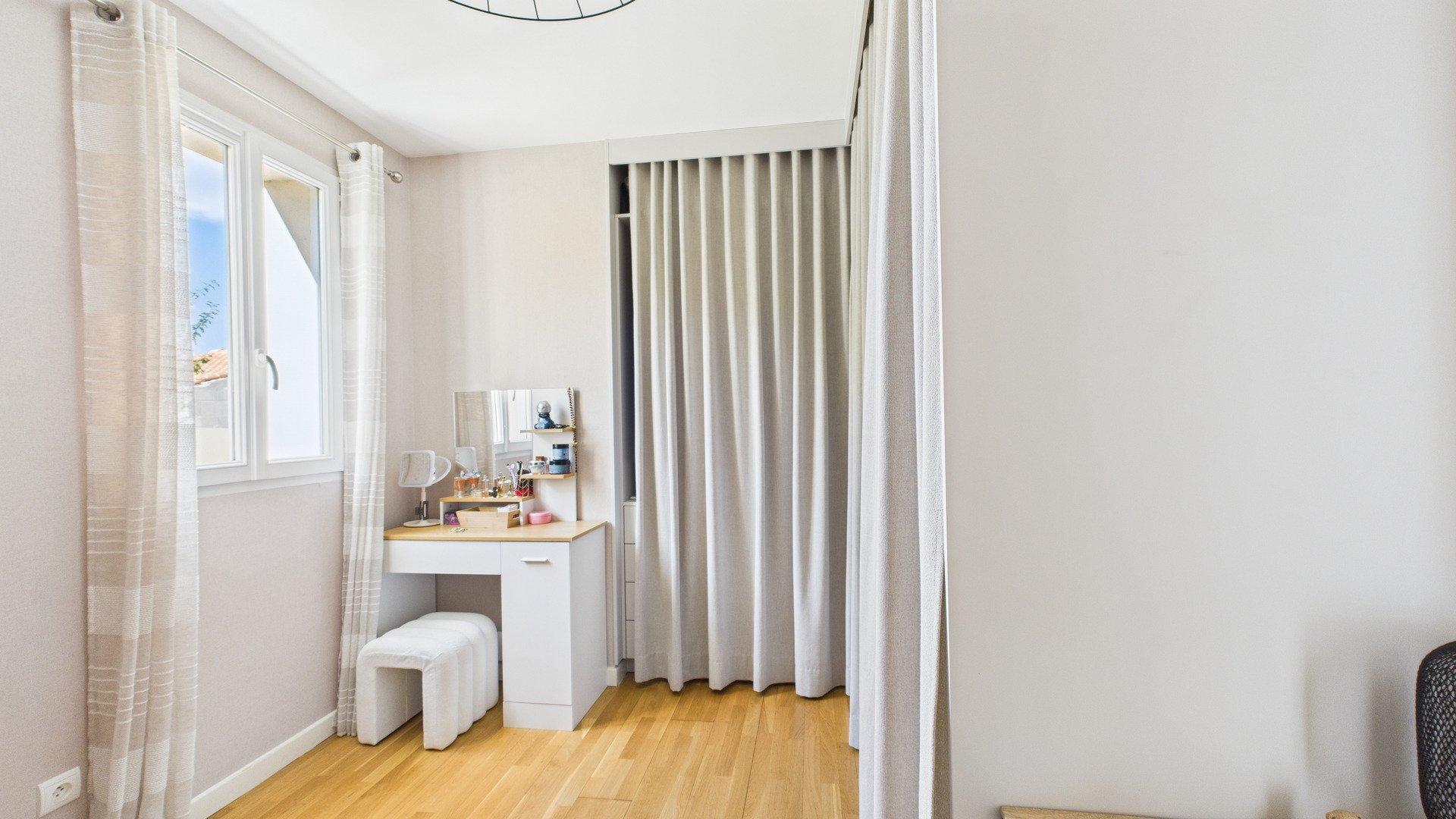 Photo 10 of the listing.