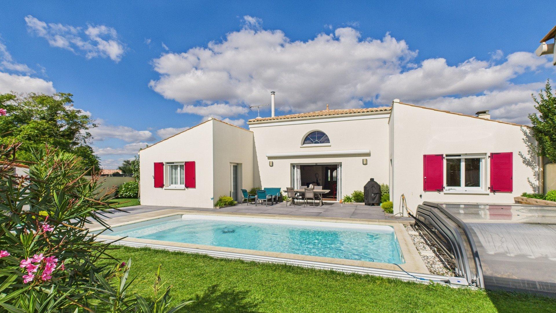 Photo 2 of the listing.