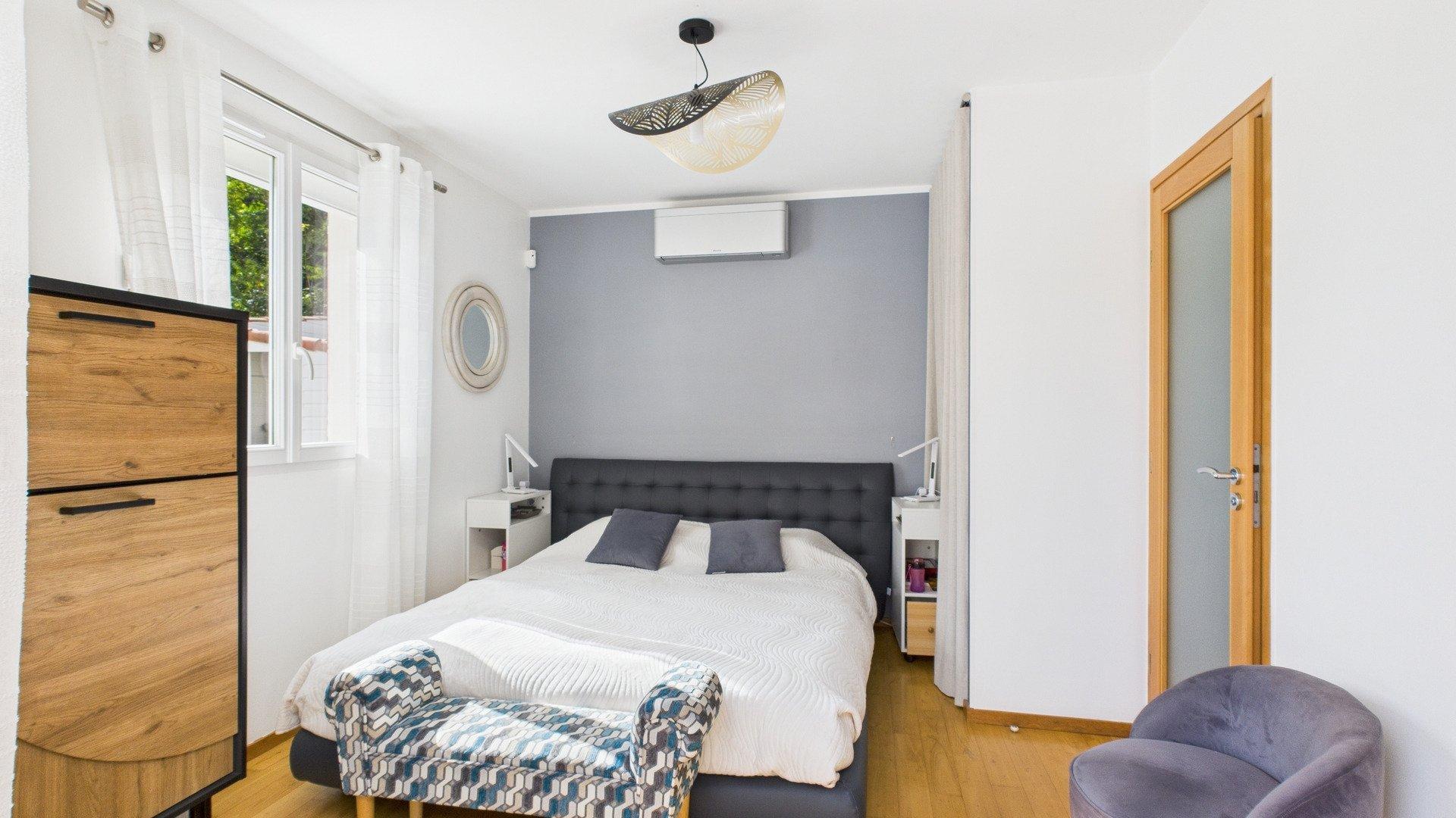 Photo 8 of the listing.