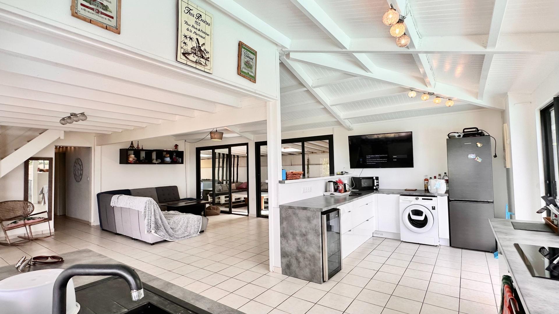 Photo 4 of the listing.