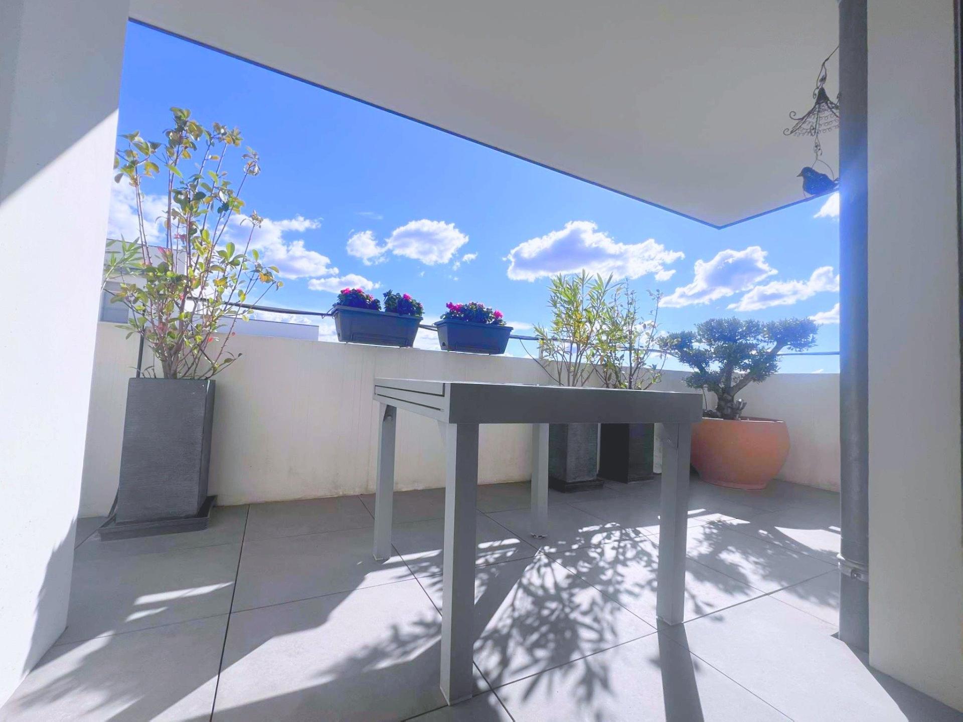 Photo 2 of the listing.