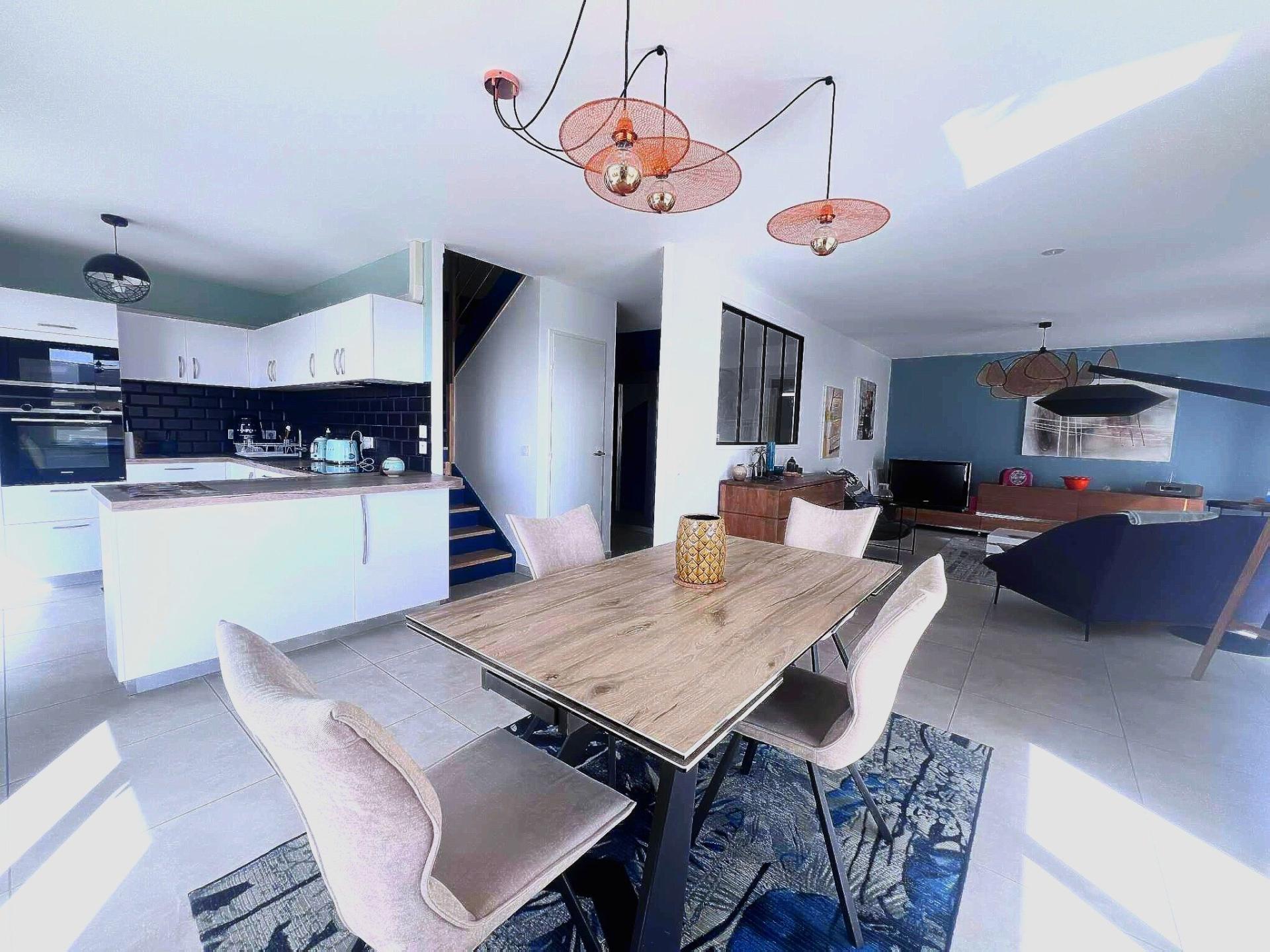 Photo 3 of the listing.