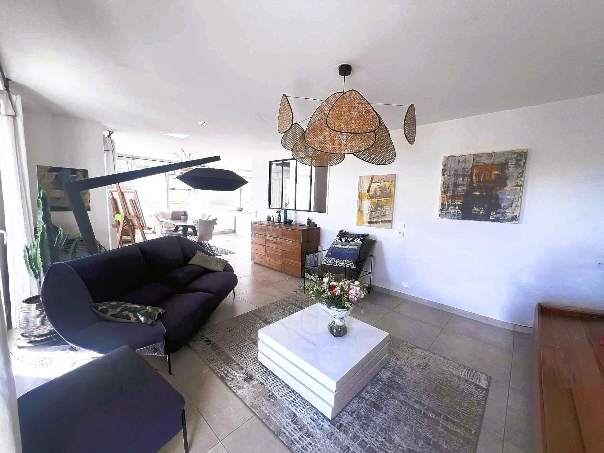 Photo 4 of the listing.