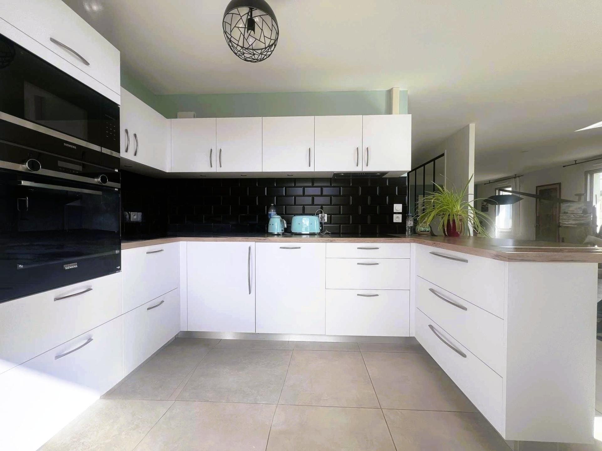 Photo 5 of the listing.