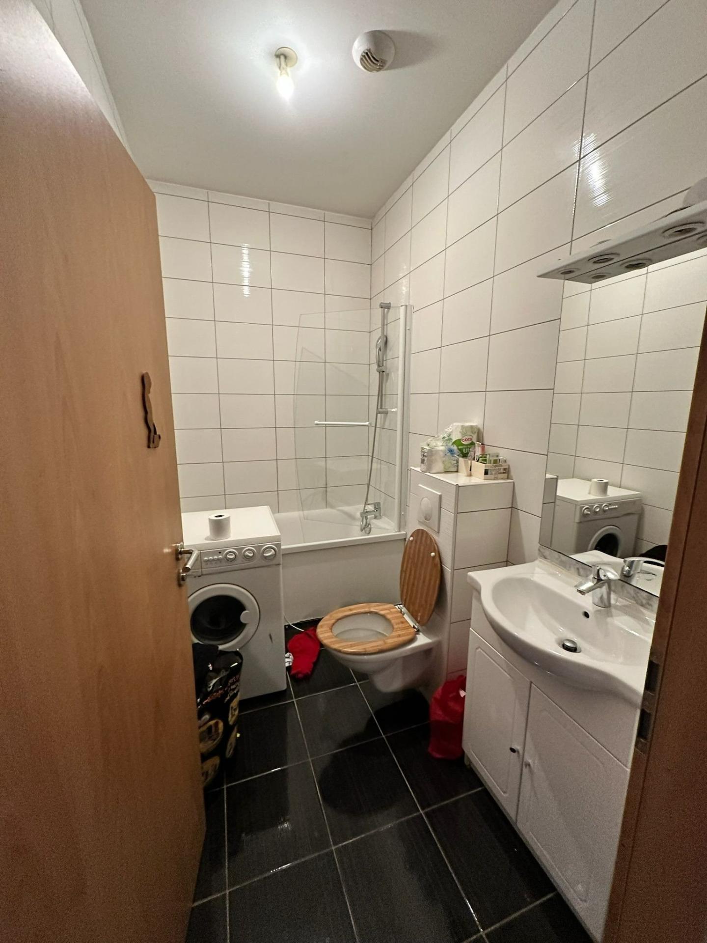 Photo 9 of the listing.