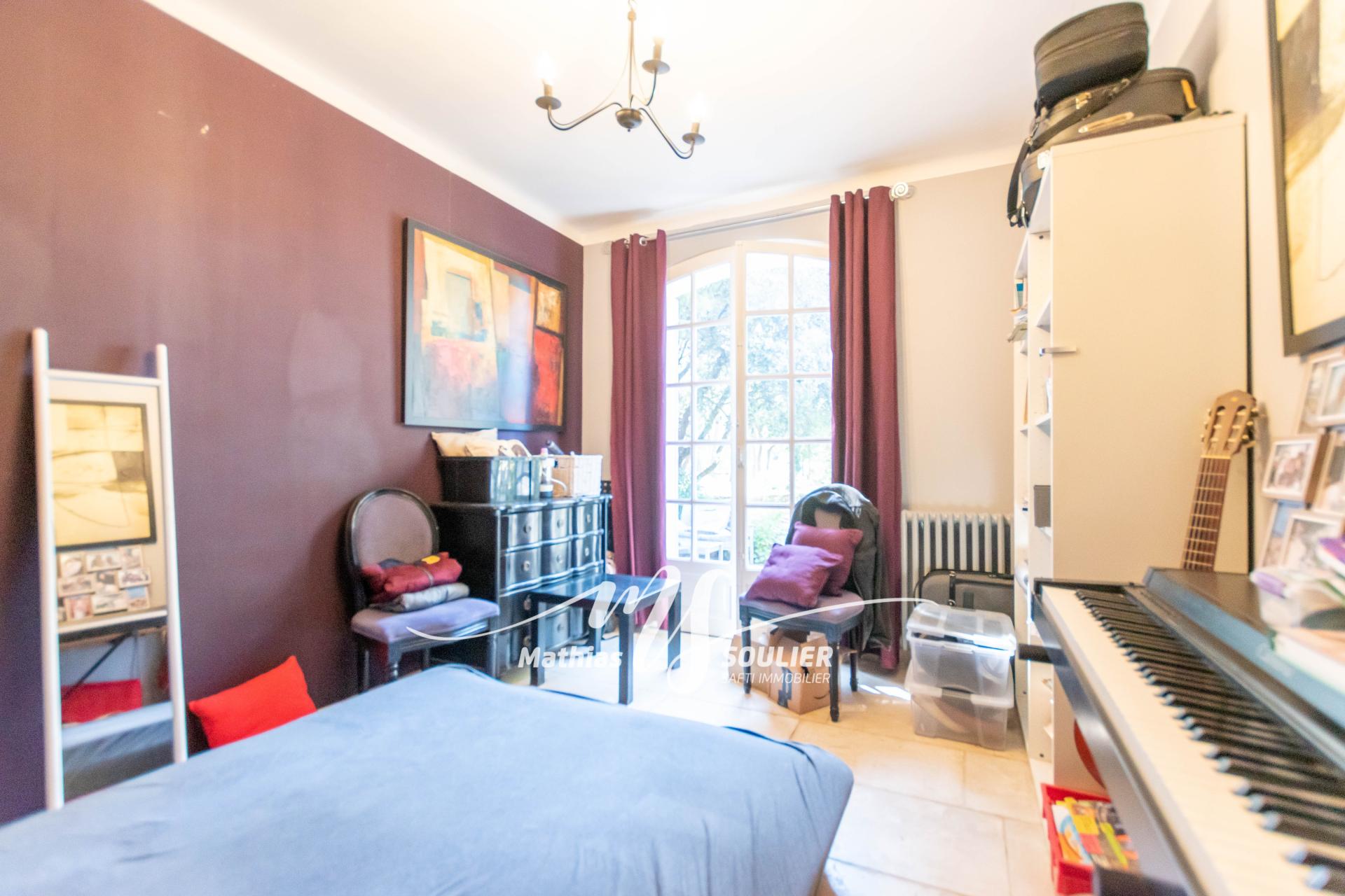 Photo 10 of the listing.