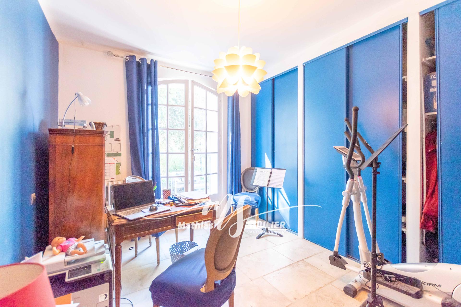 Photo 11 of the listing.