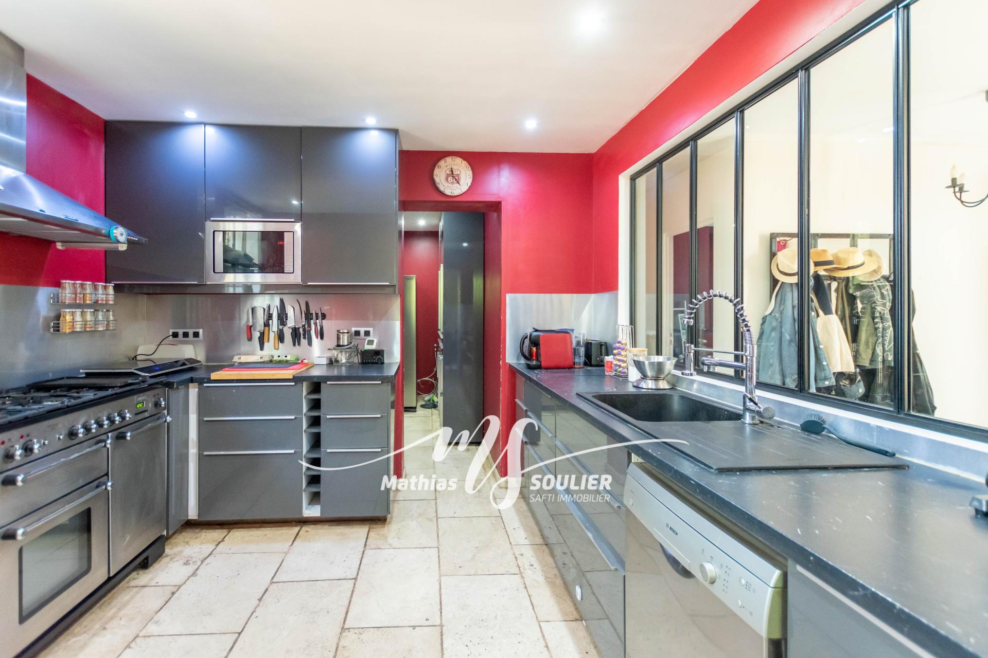 Photo 7 of the listing.