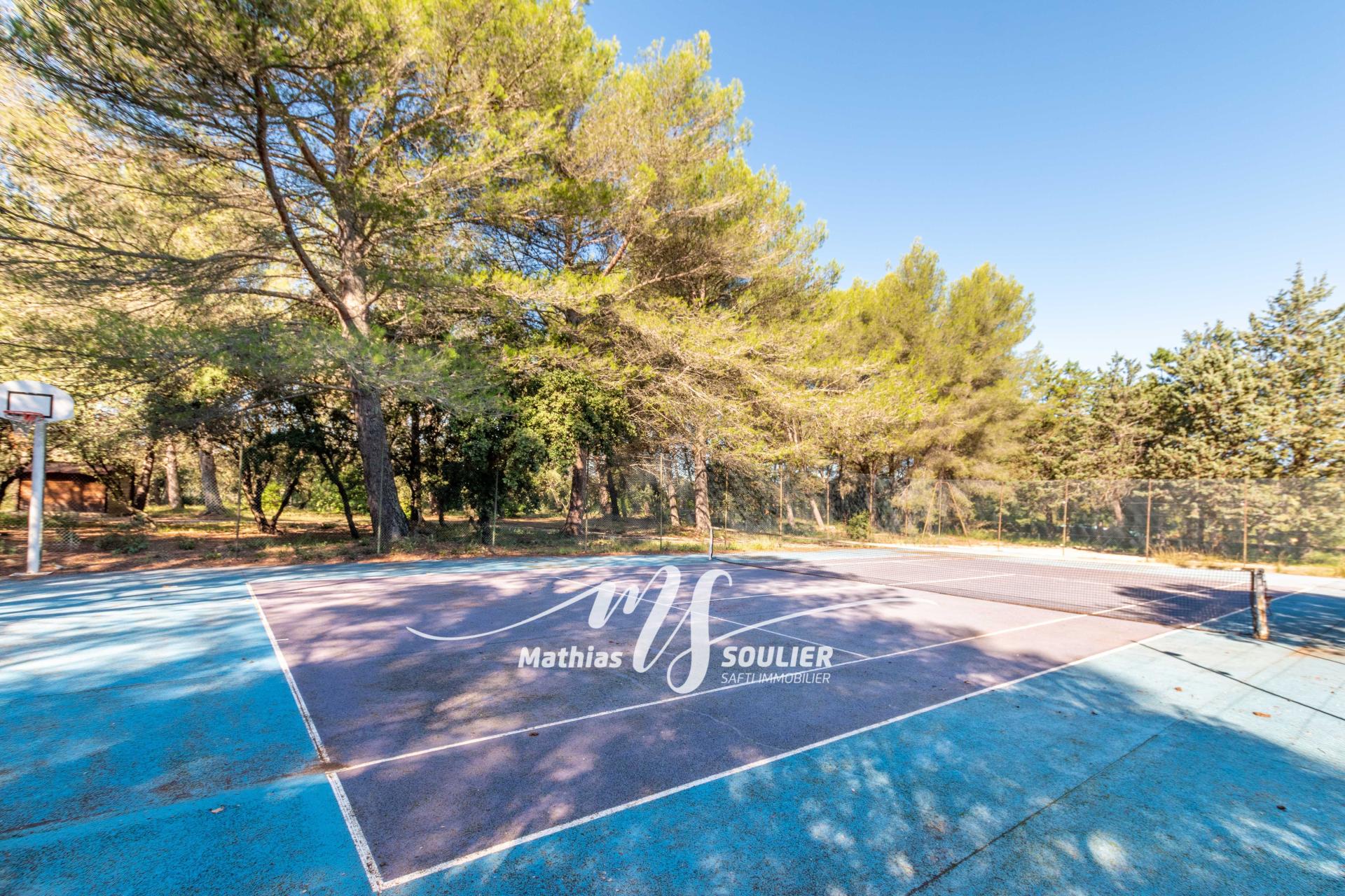 Photo 4 of the listing.