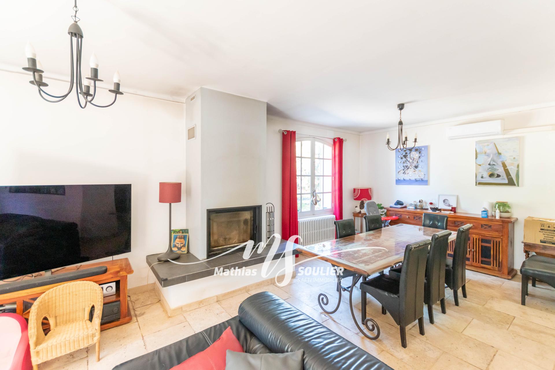 Photo 6 of the listing.