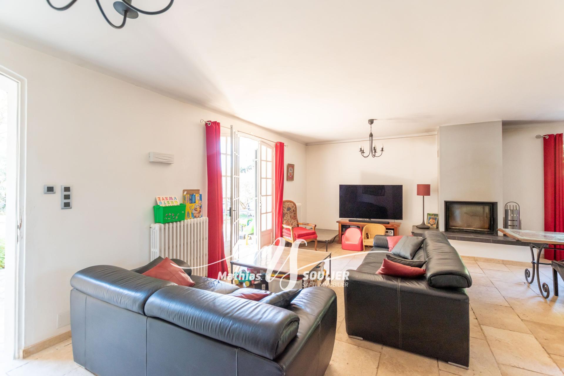 Photo 5 of the listing.