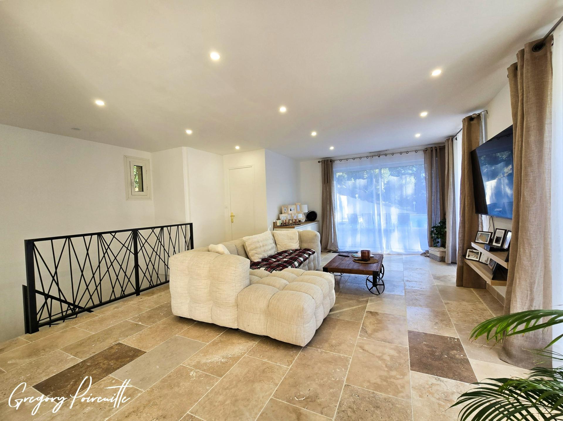 Photo 5 of the listing.