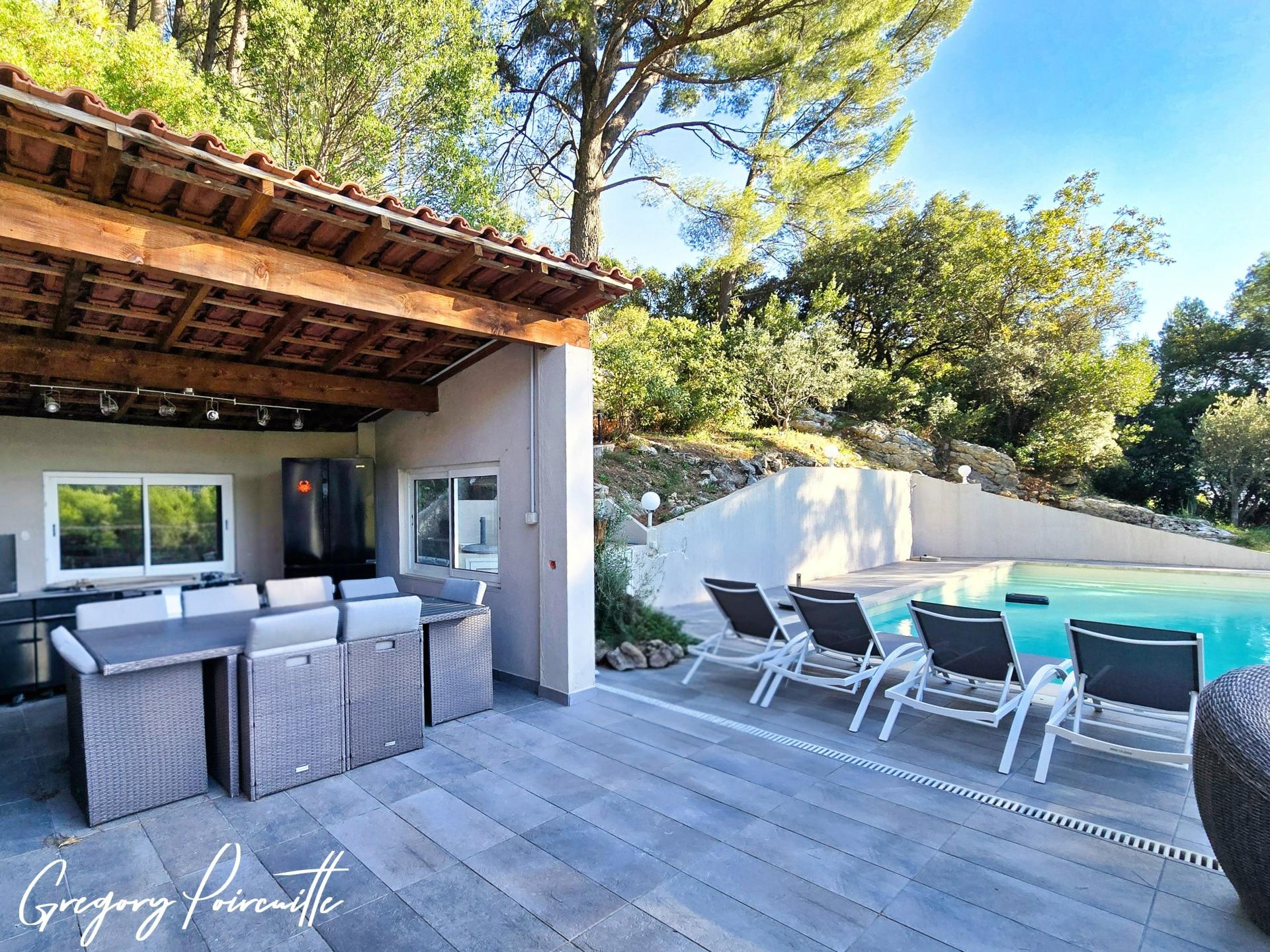 Photo 4 of the listing.