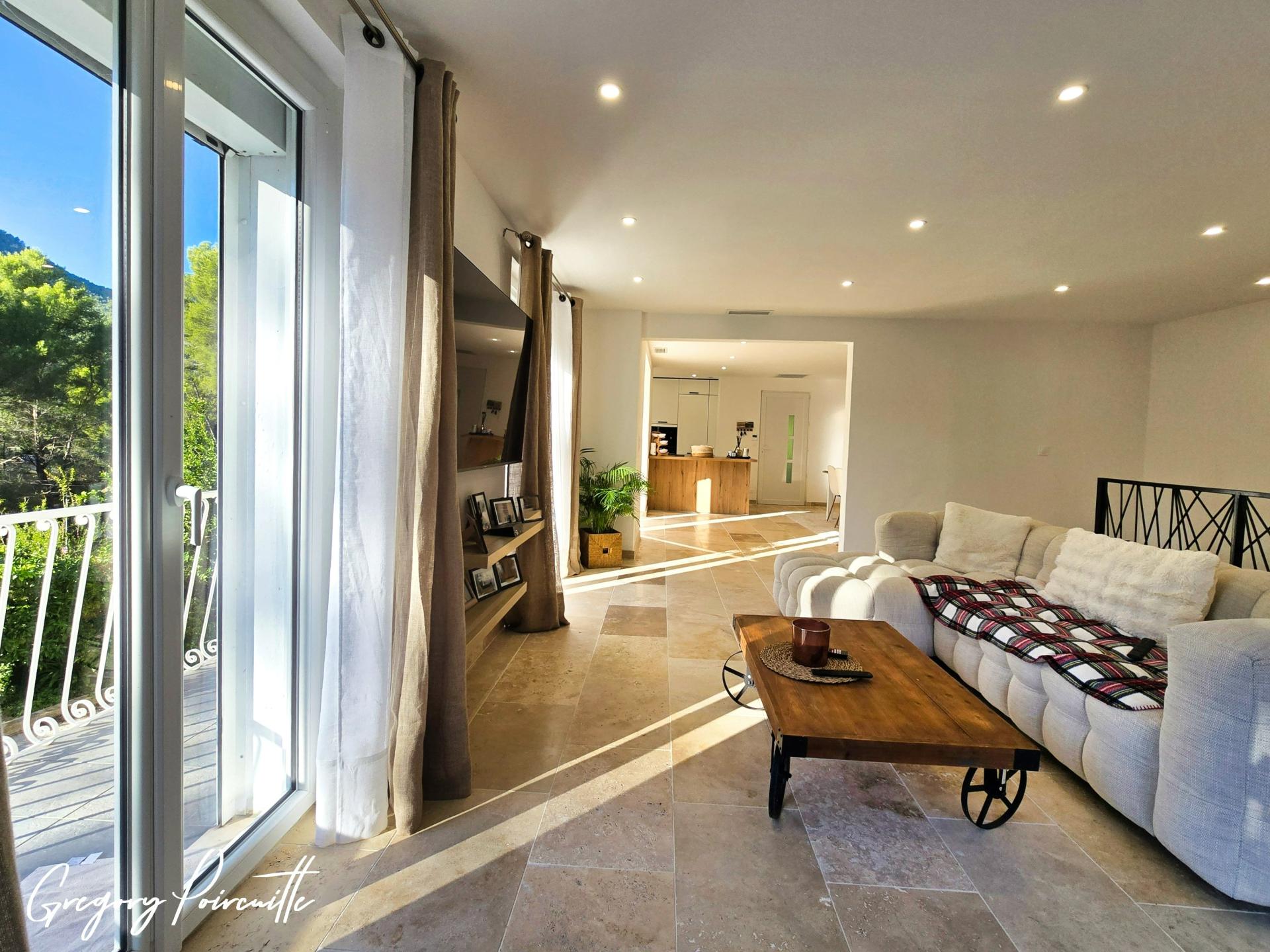 Photo 7 of the listing.