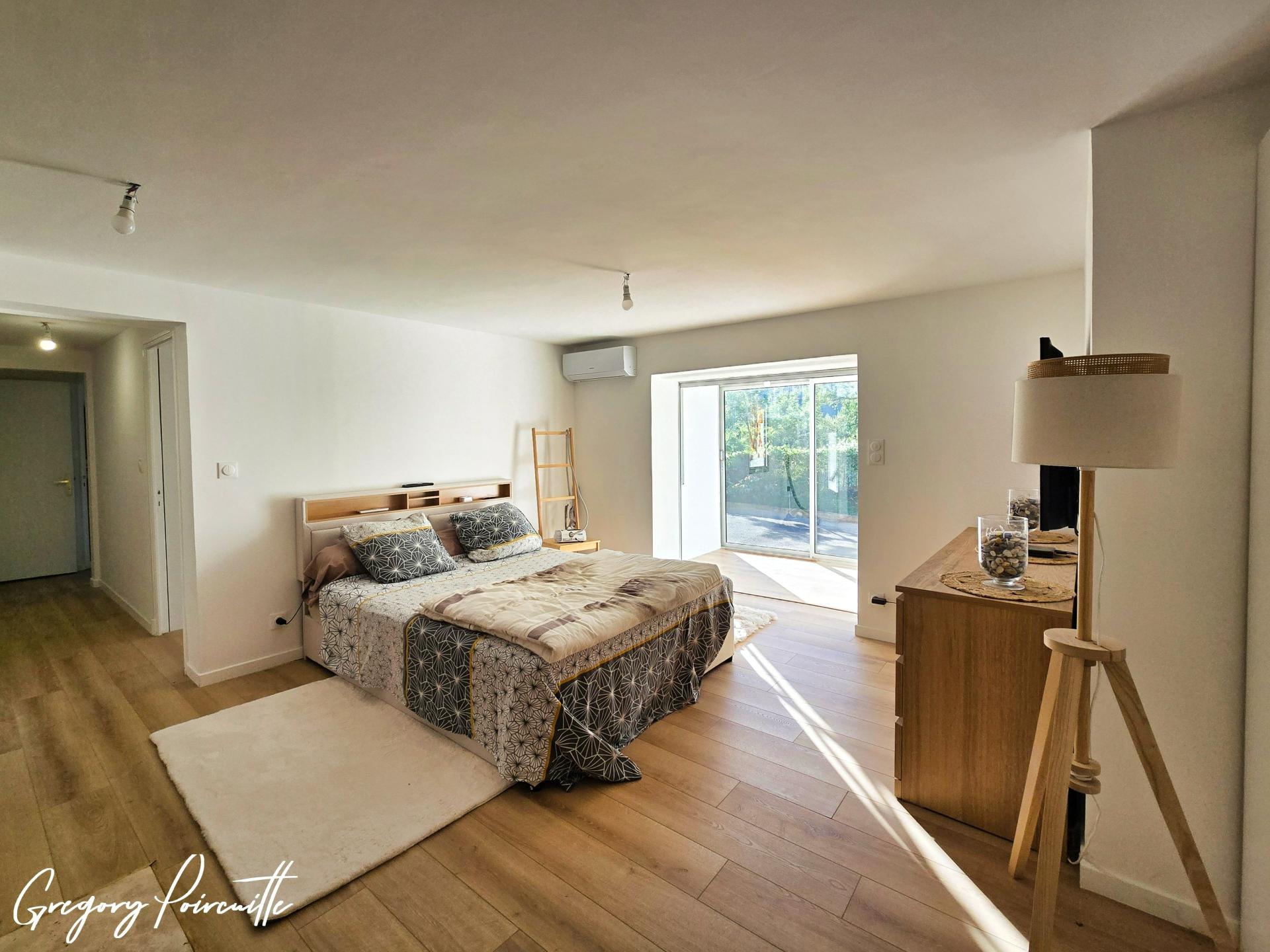 Photo 11 of the listing.