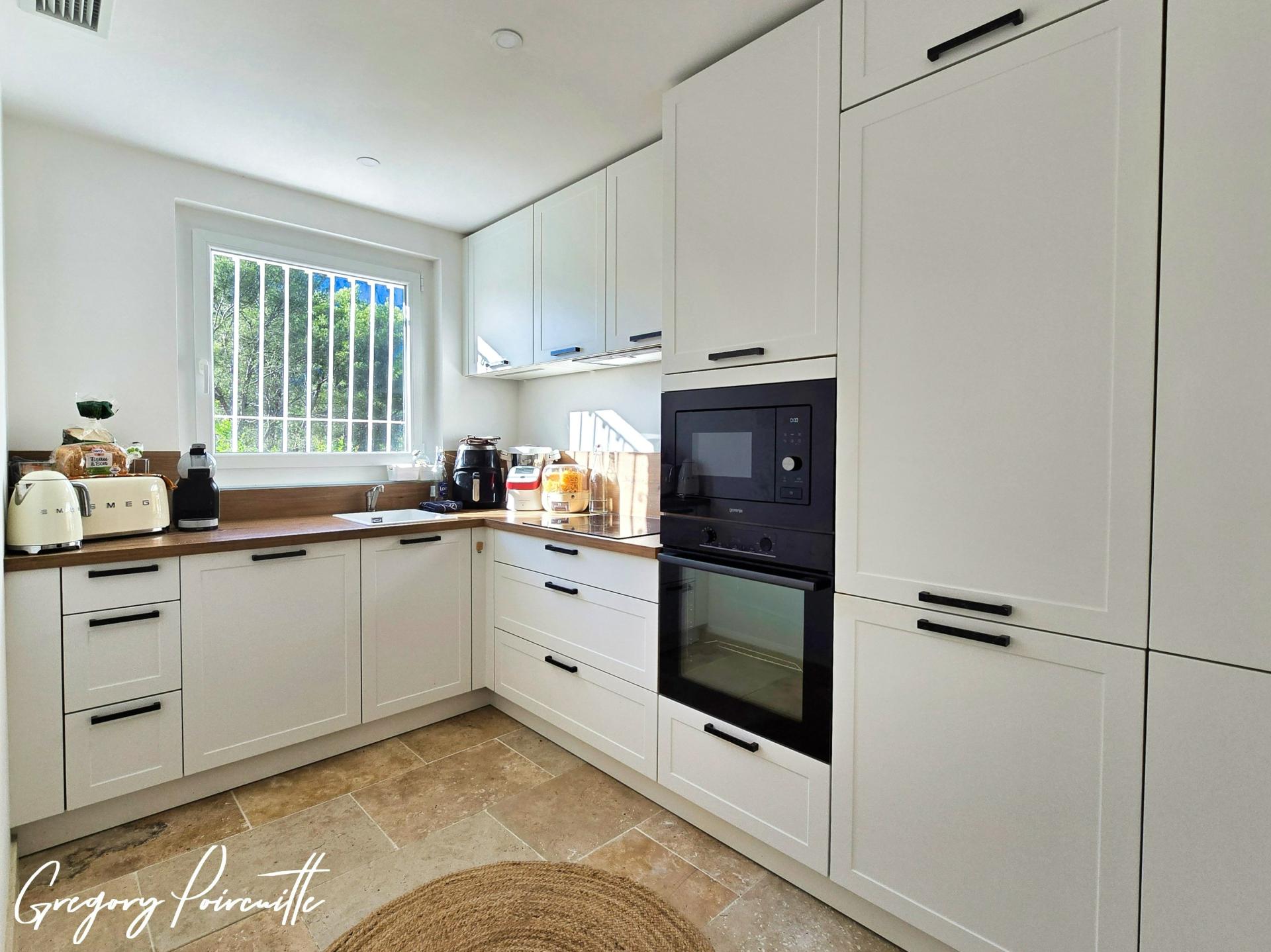 Photo 10 of the listing.