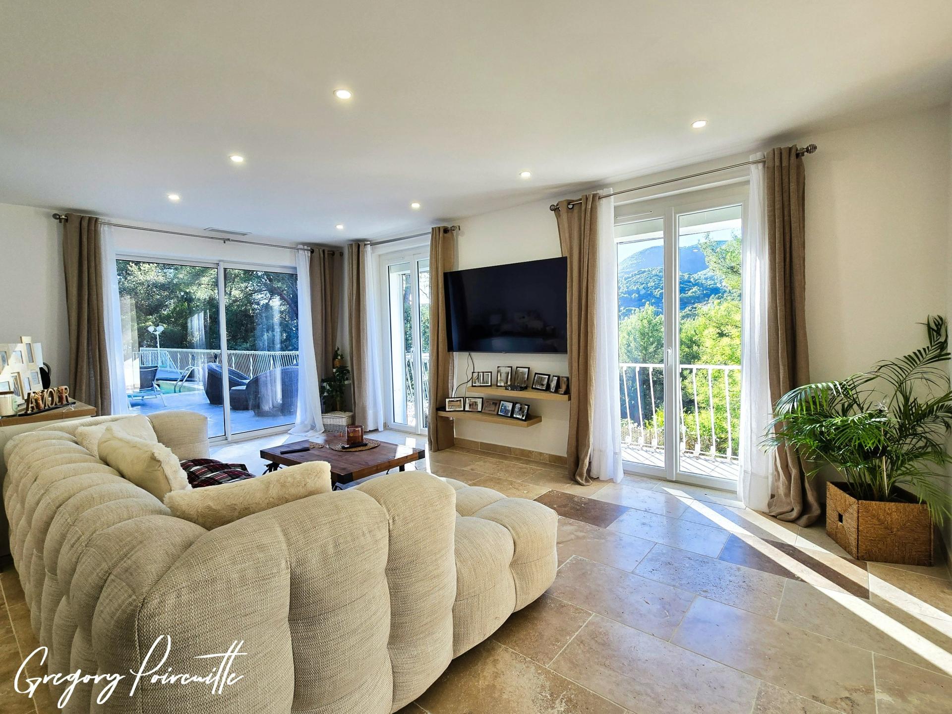 Photo 6 of the listing.