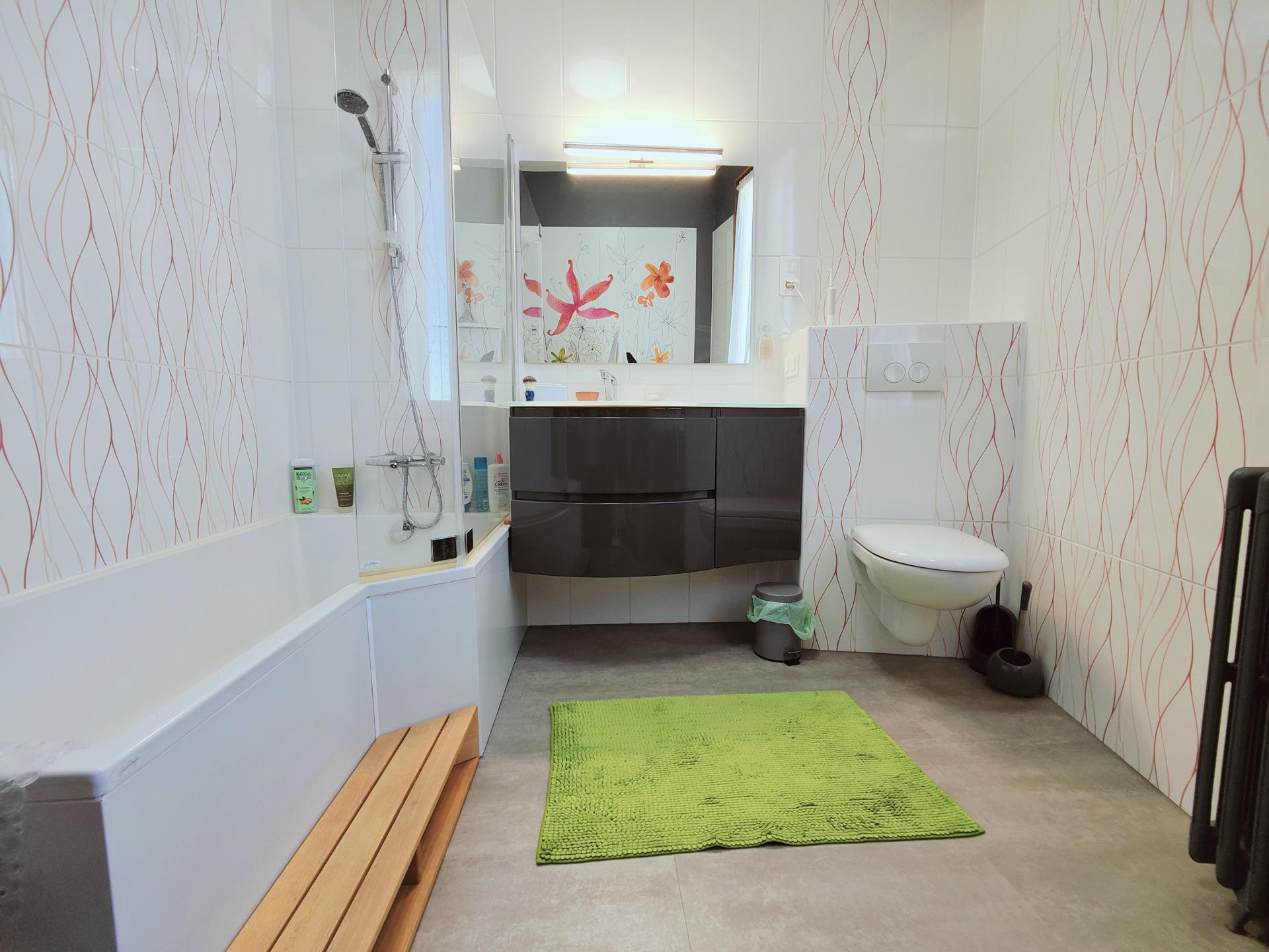 Photo 4 of the listing.