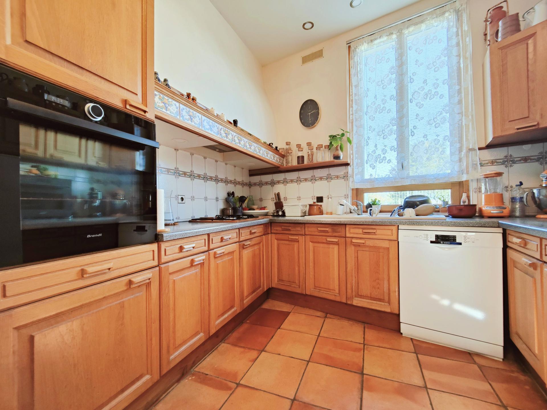 Photo 7 of the listing.