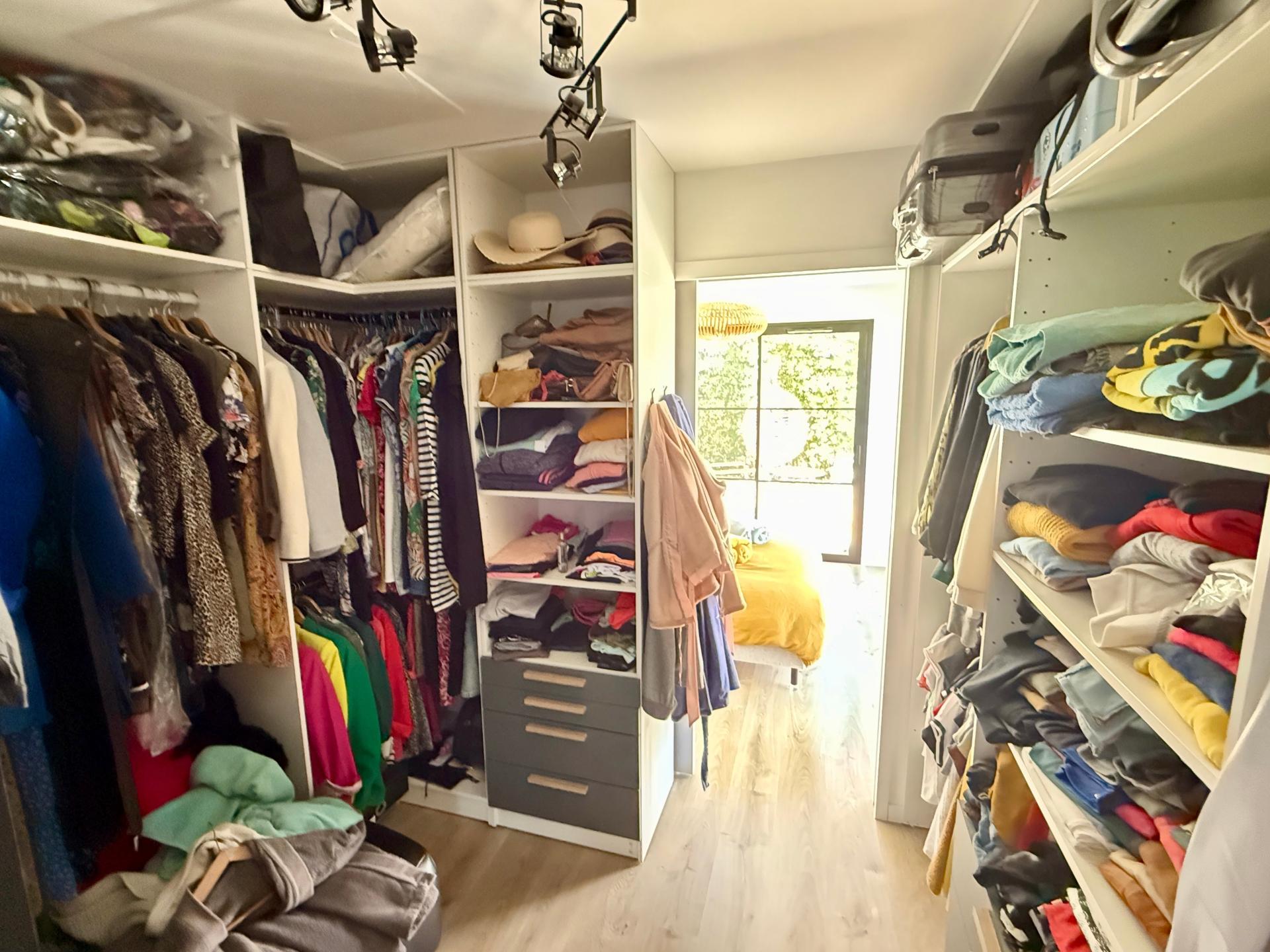 Photo 6 of the listing.