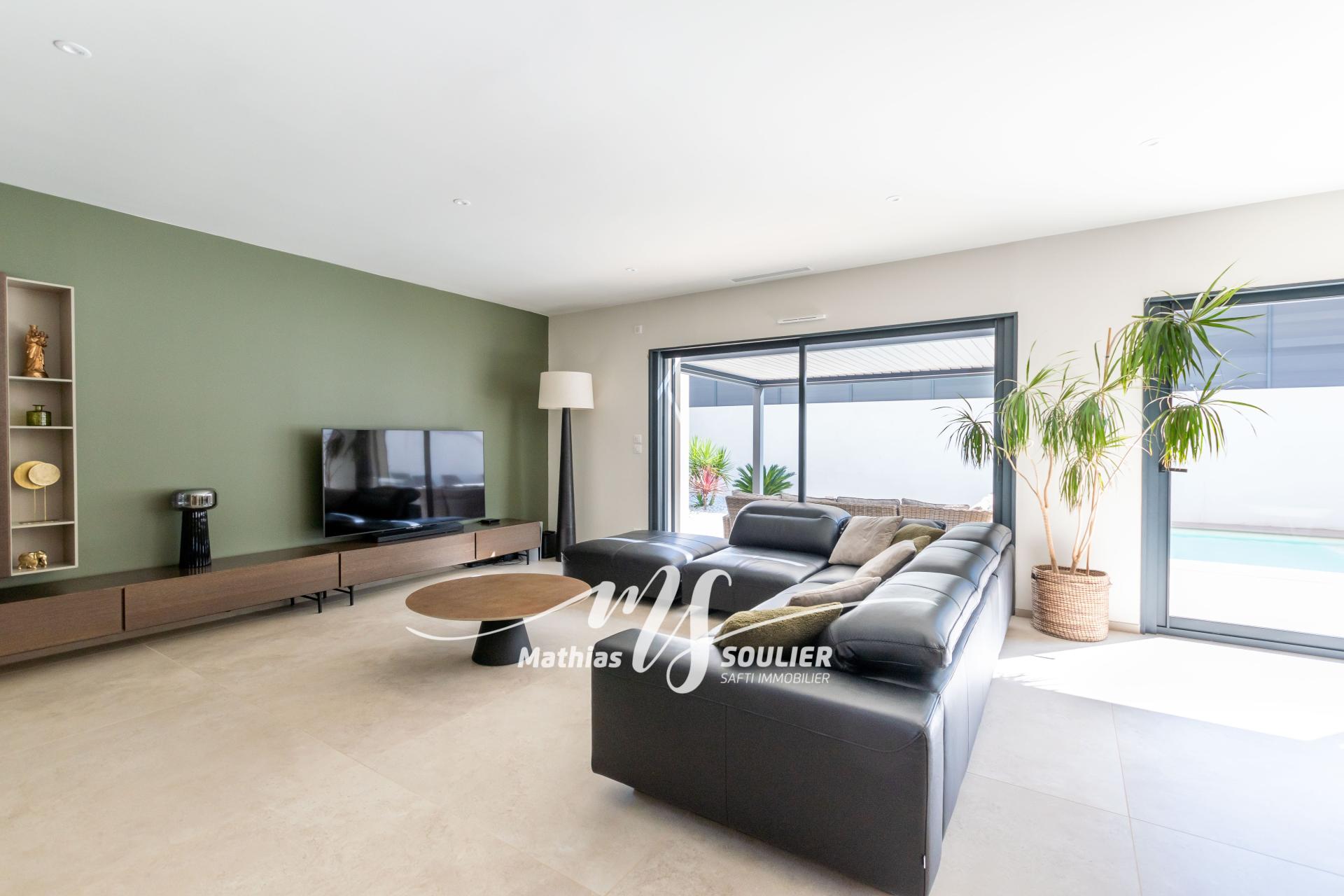 Photo 5 of the listing.